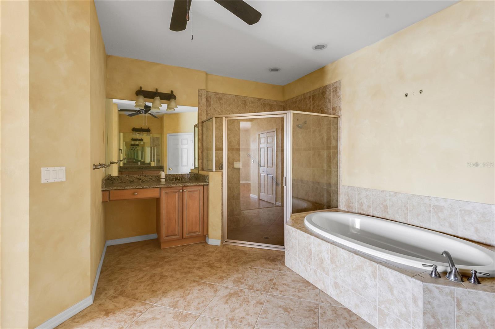 ASHTON OAKS/RIVER HALL - Residential