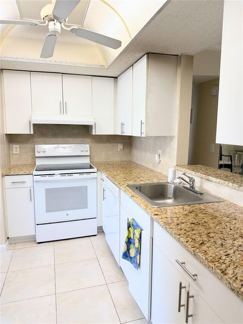 10 WILLOWBROOK LANE 207 DELRAY BEACH FL 33446