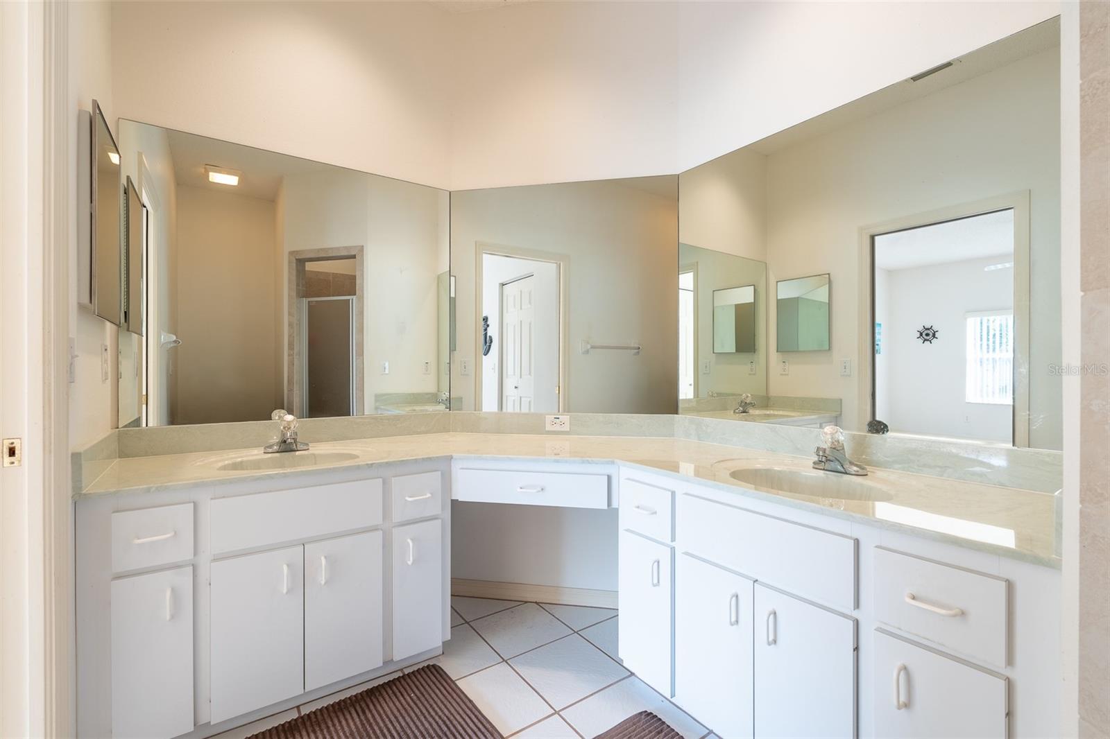 ON TOP/THE WORLD PH 01A SEC 02A - Residential