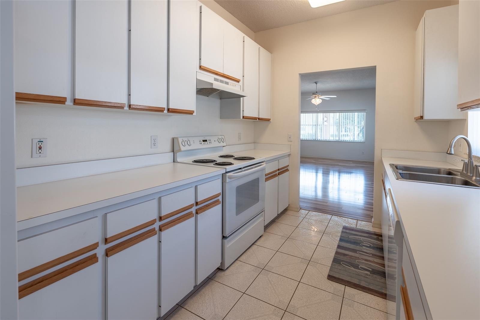 ON TOP/THE WORLD PH 01A SEC 02A - Residential