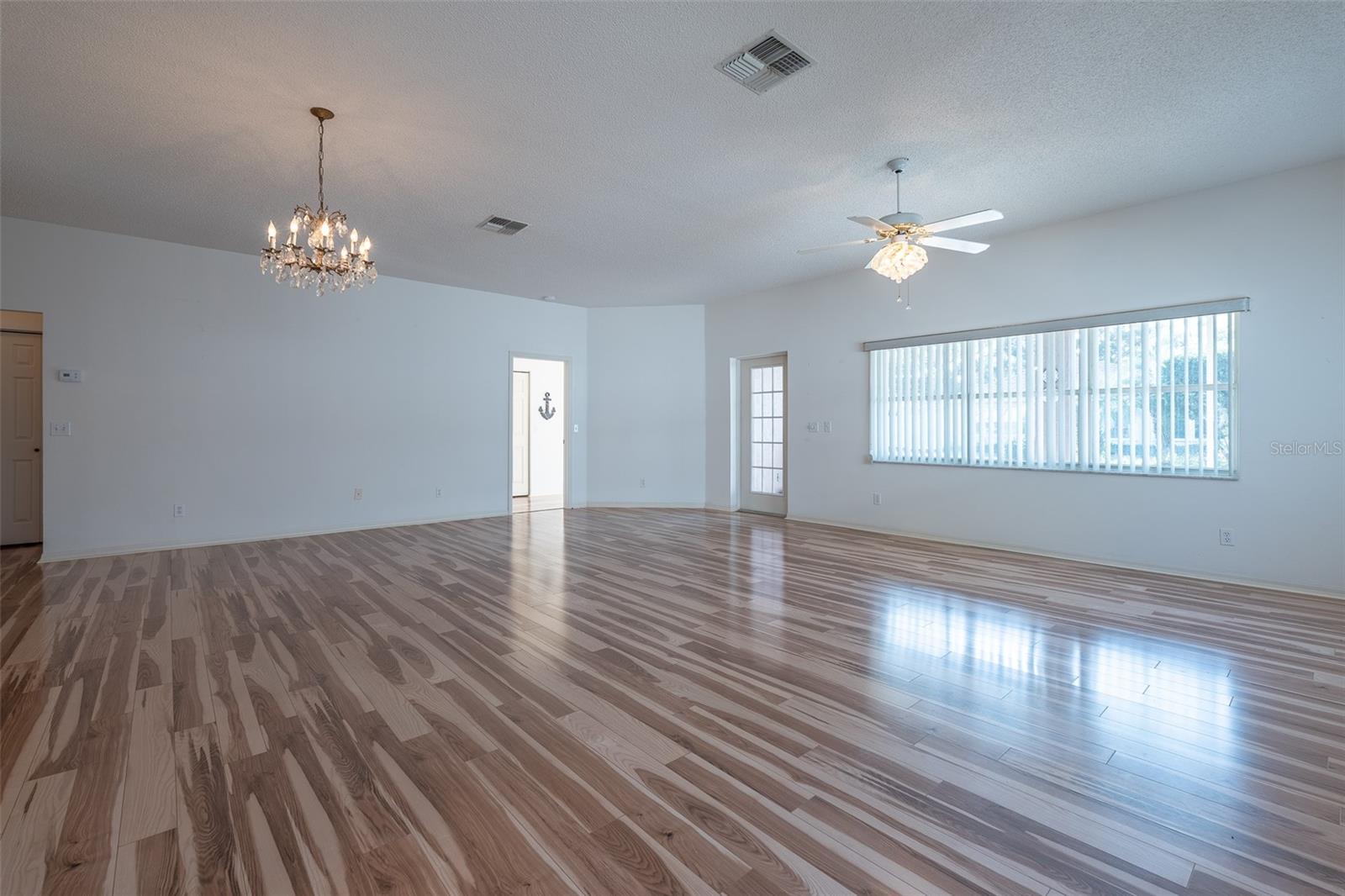 ON TOP/THE WORLD PH 01A SEC 02A - Residential