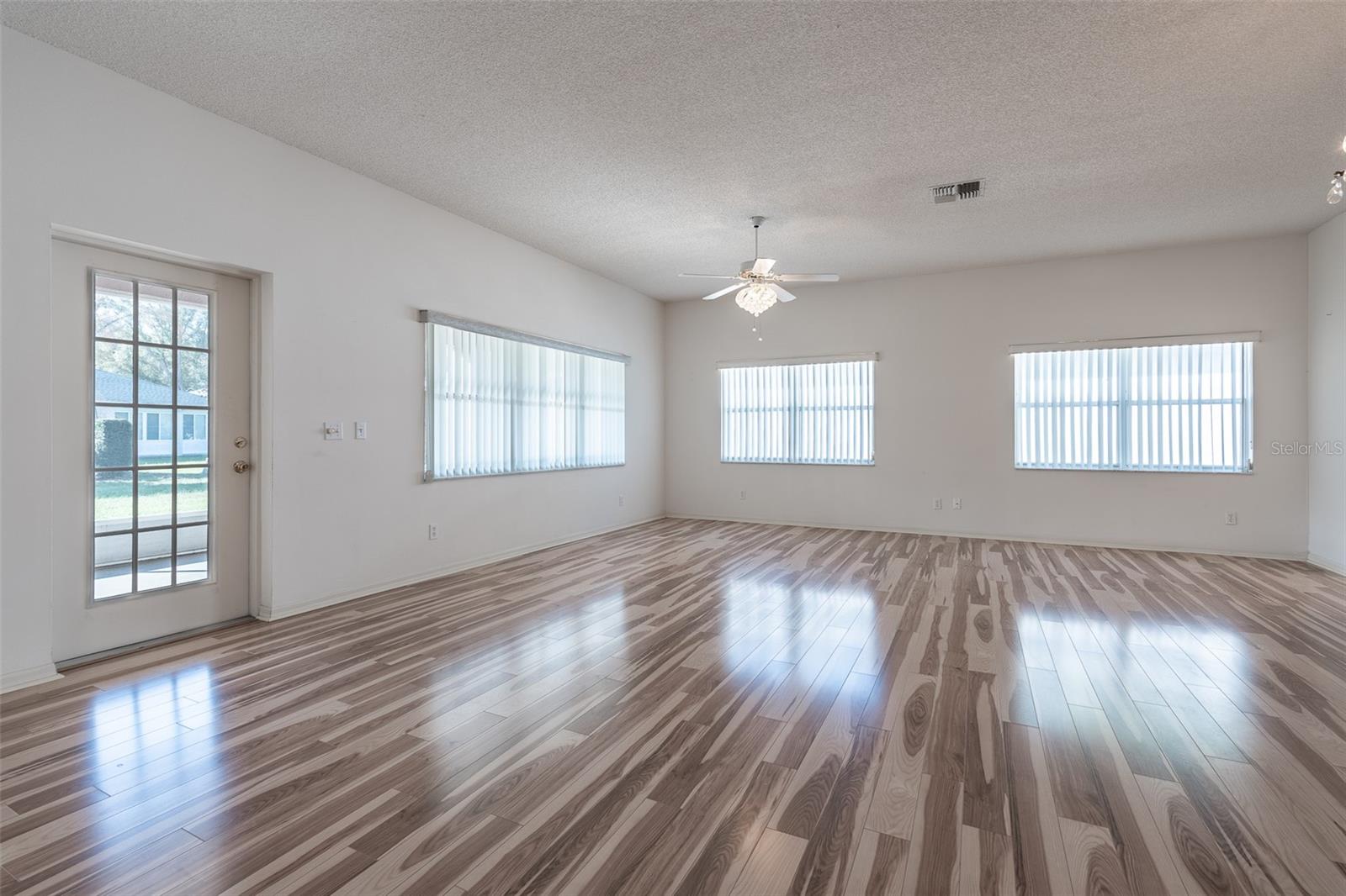 ON TOP/THE WORLD PH 01A SEC 02A - Residential