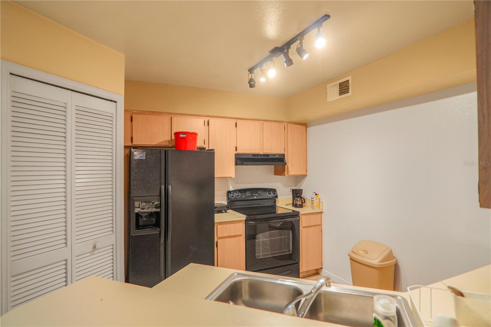 TOWNES OF SOUTHGATE CONDO PH D - Residential