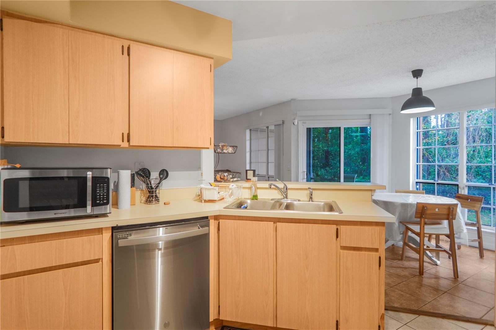 TOWNES OF SOUTHGATE CONDO PH D - Residential