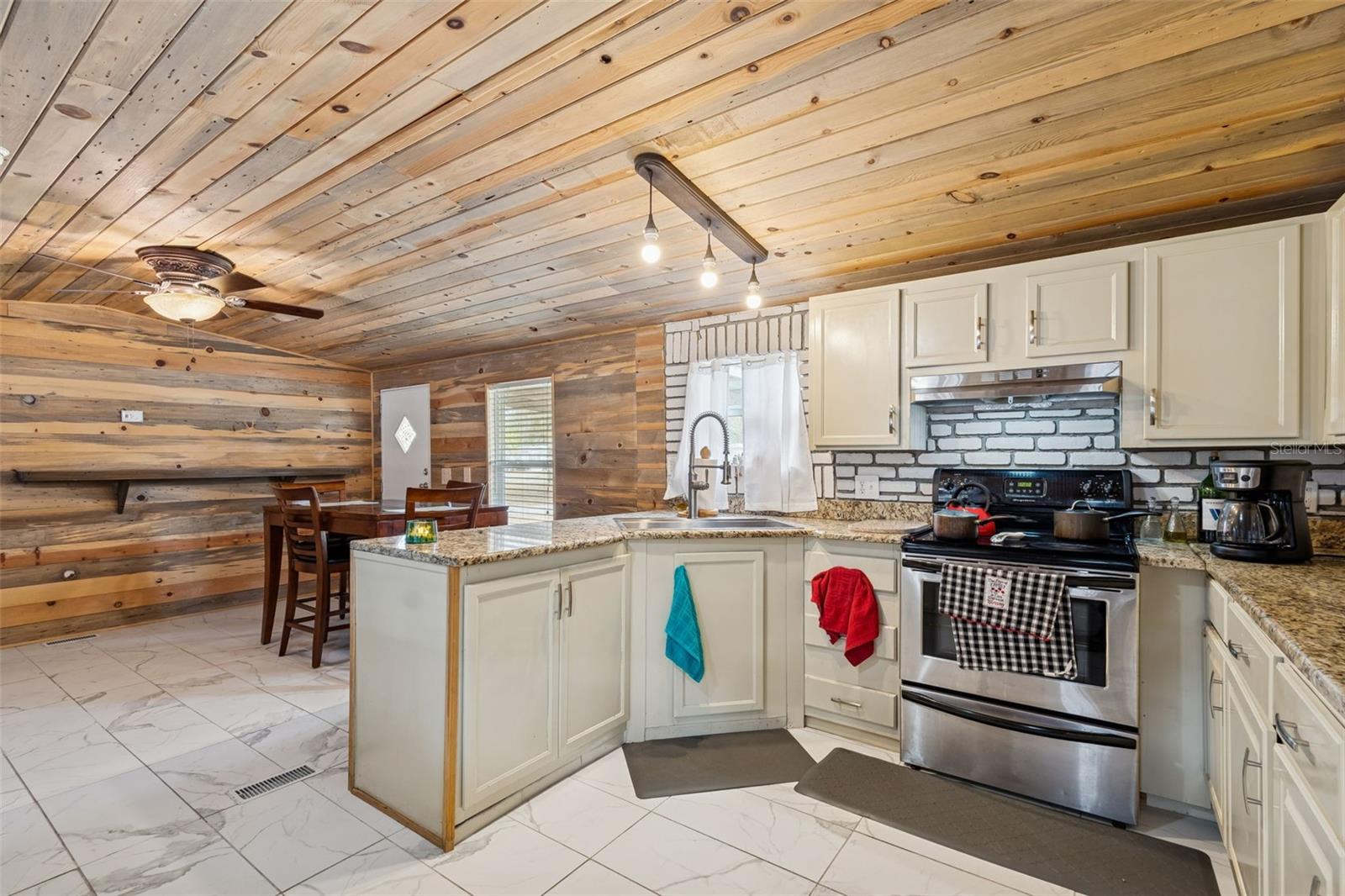 HOLLOMAN BRANCH ESTATES - Residential