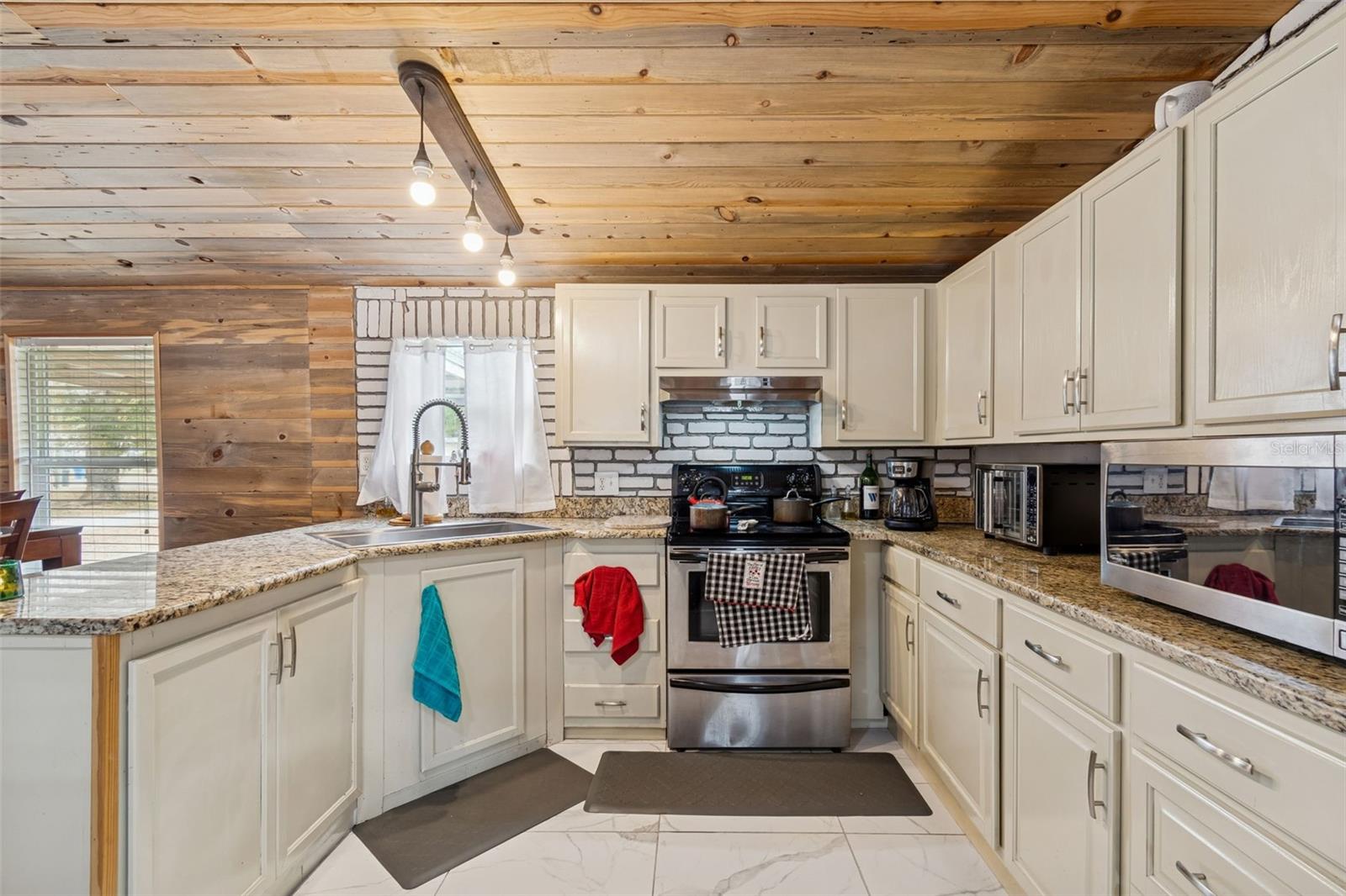 HOLLOMAN BRANCH ESTATES - Residential