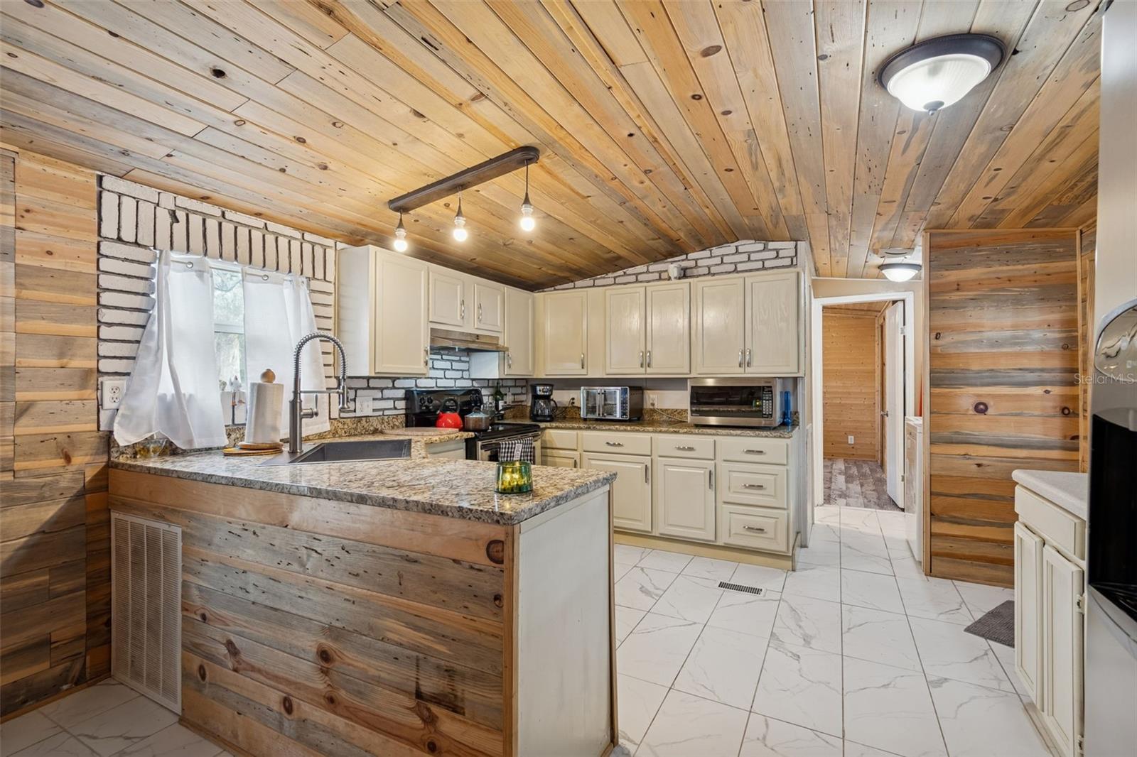 HOLLOMAN BRANCH ESTATES - Residential