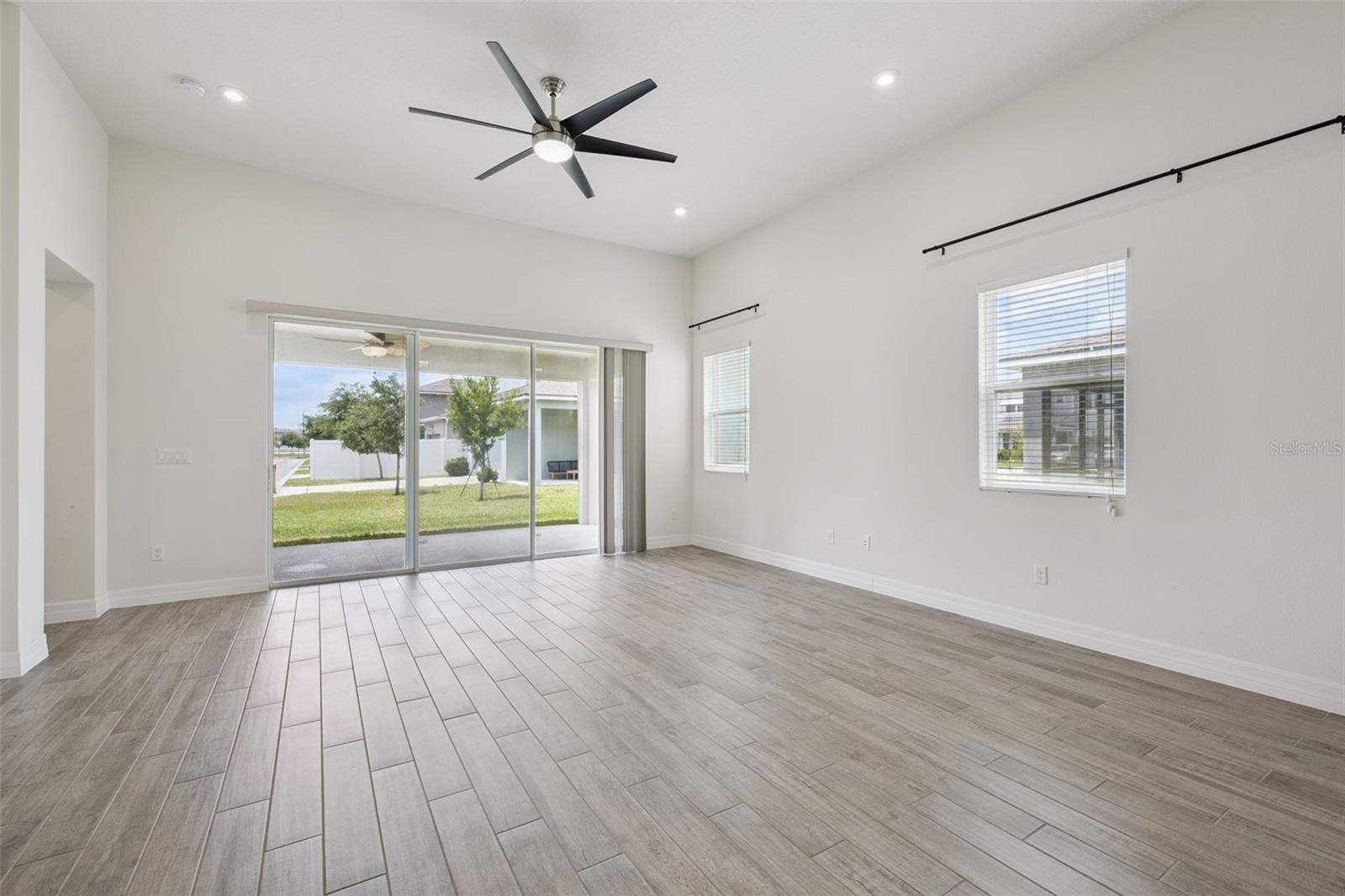 STARWOOD PHASE N-14 - Residential