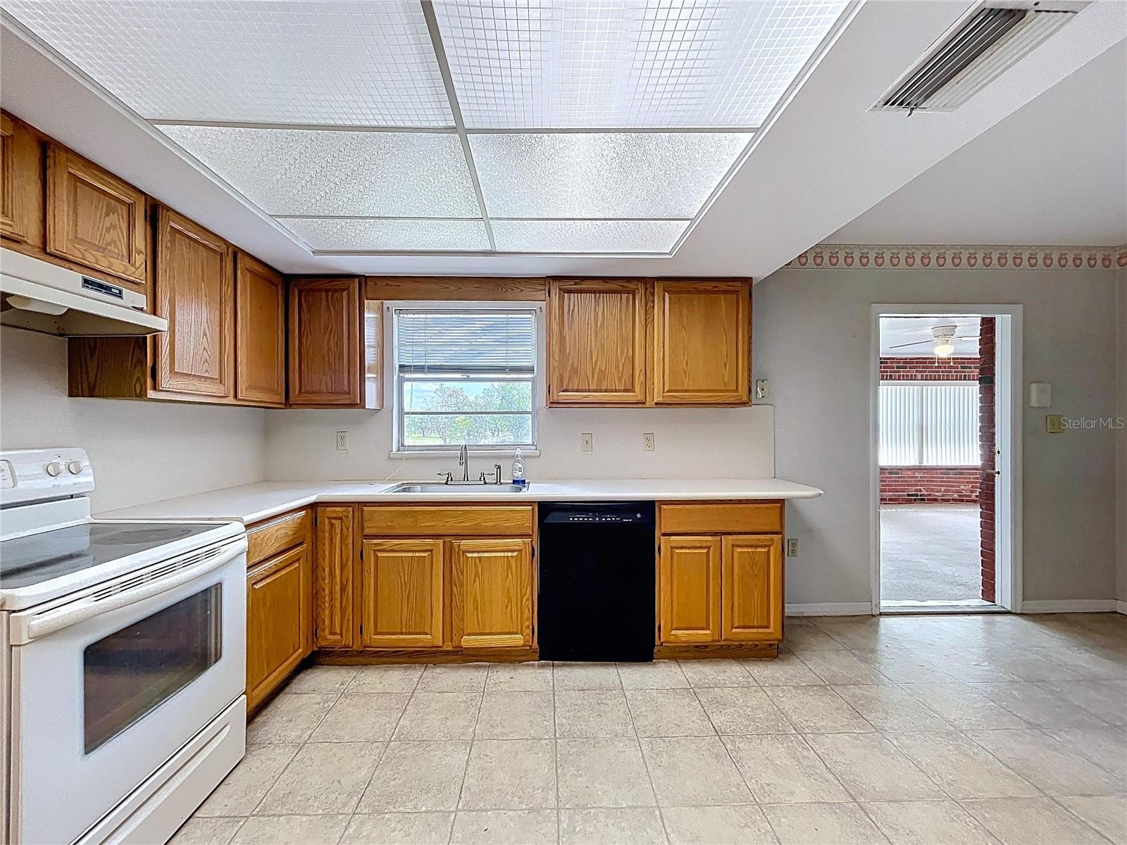 COUNTRY CLUB ESTATES - Residential