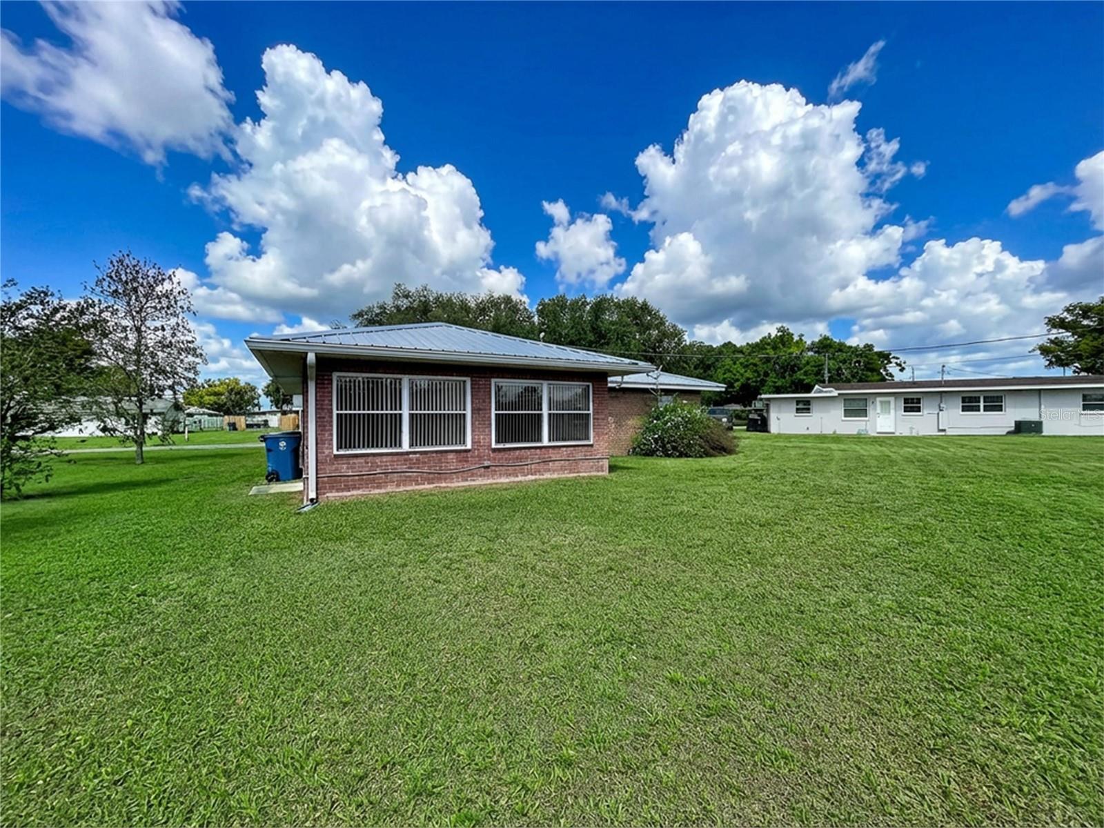 COUNTRY CLUB ESTATES - Residential