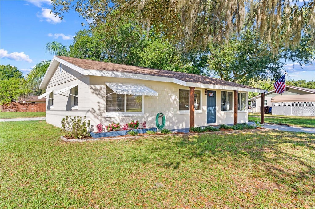 Photo of 438 Wisconsin Avenue, Saint Cloud, FL 34769 (MLS # S5159862)