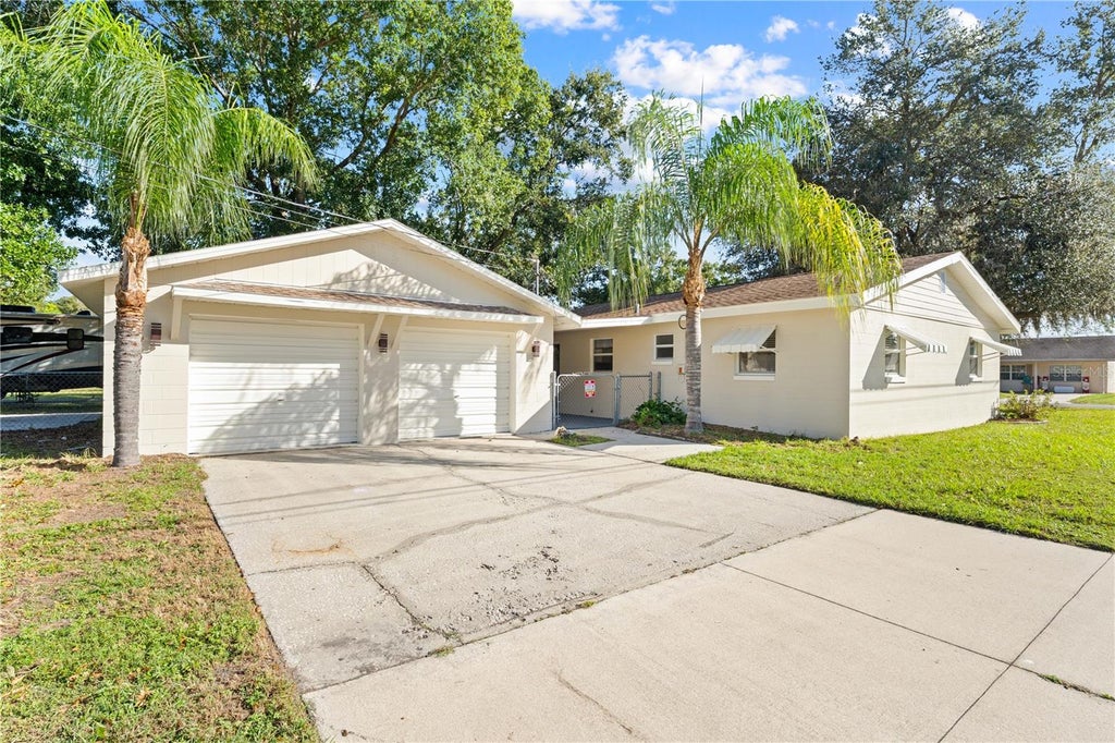 Photo of 438 Wisconsin Avenue, Saint Cloud, FL 34769 (MLS # S5159862)