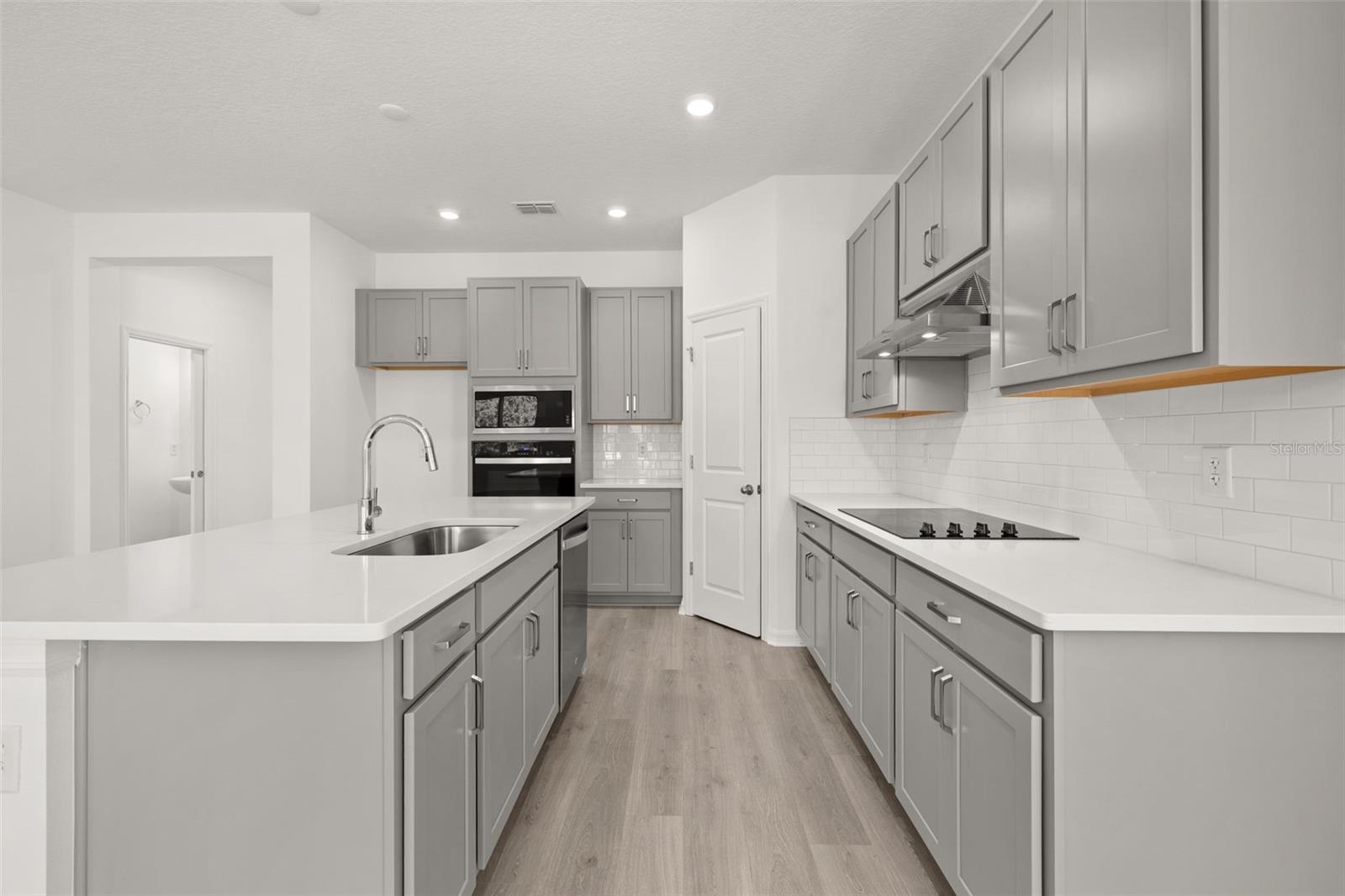 RESERVES AT HAMMOCK OAKS - Residential