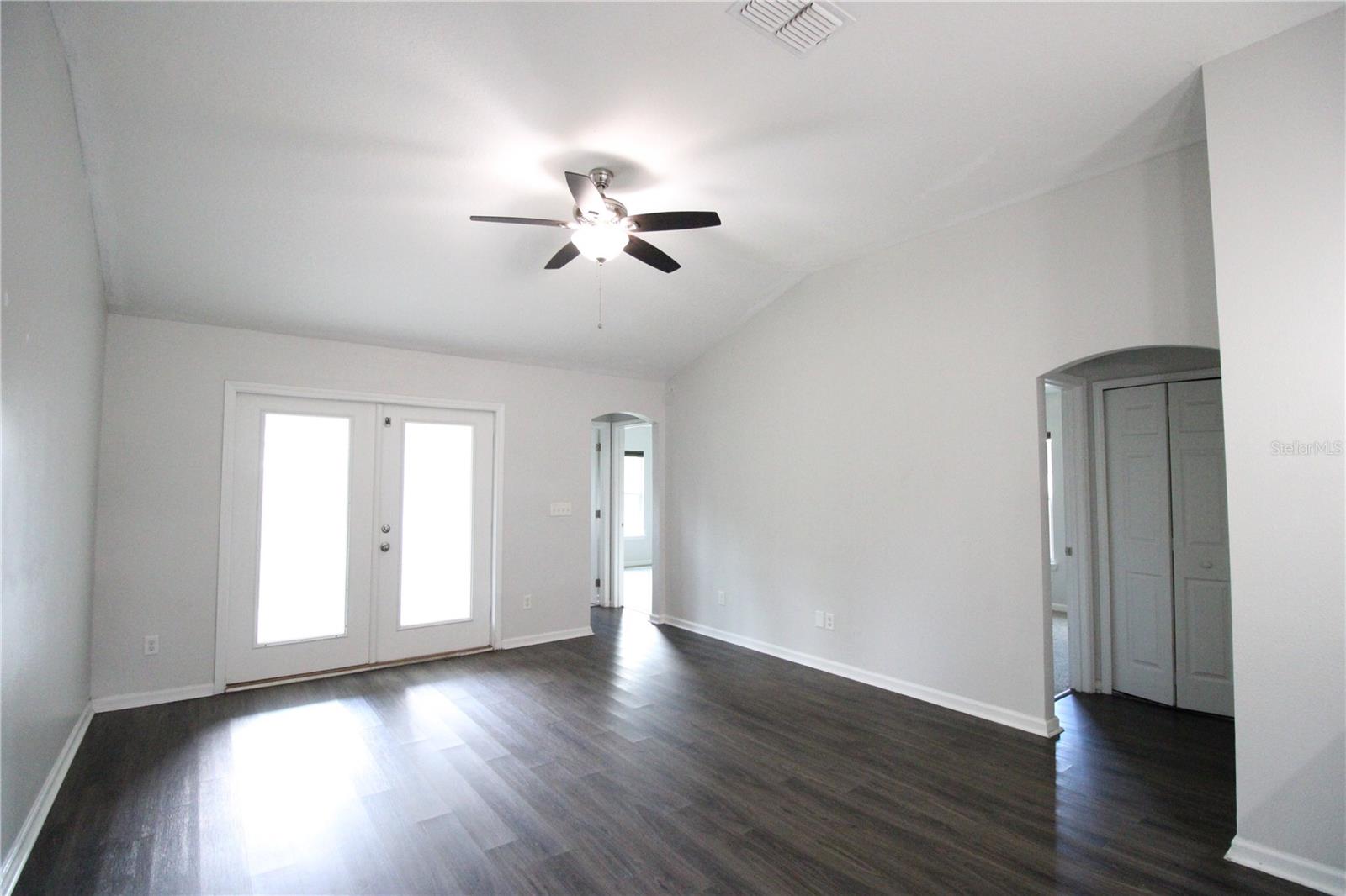 WESTCHESTER CLUSTER SD PH IV - Residential Lease