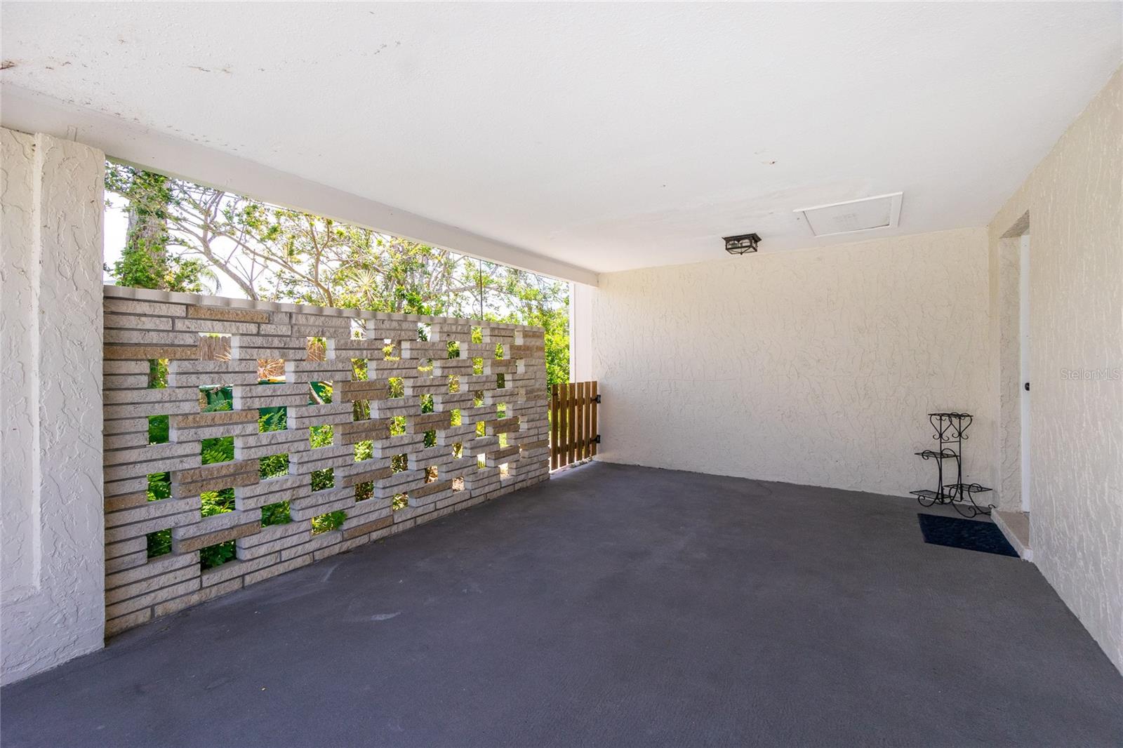 BREEZEWOOD MANOR - Residential