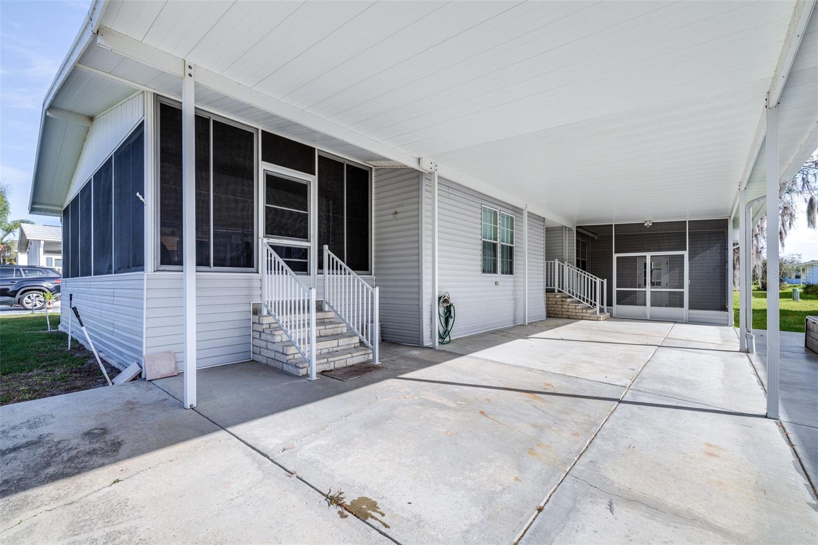 5453 WILLIAMSBURG LANE