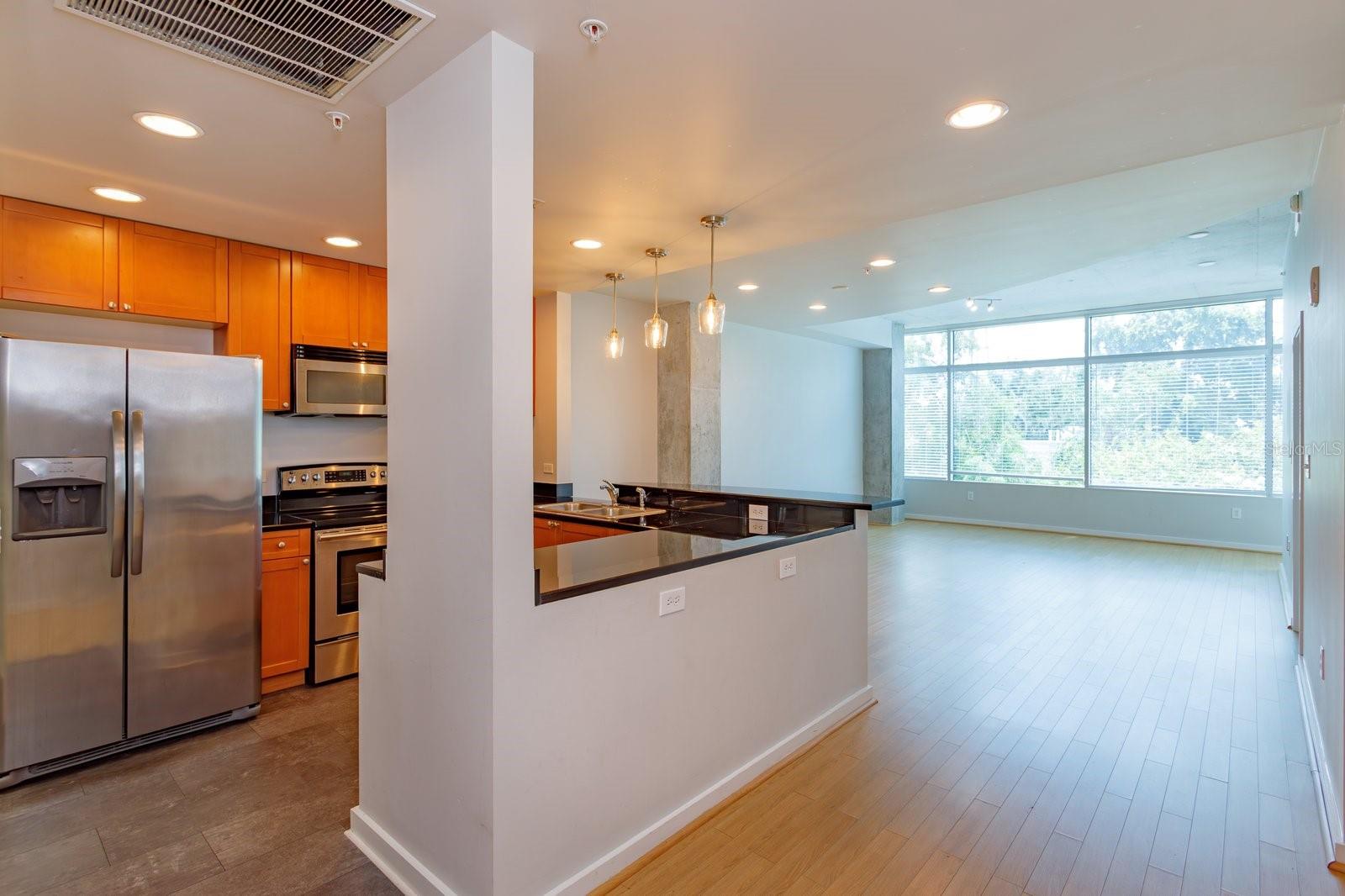 525 JACKSON ST E 306