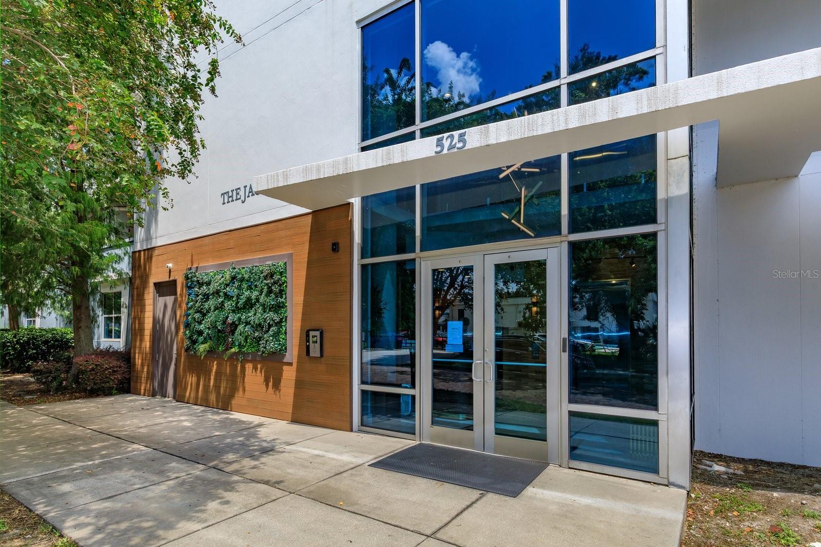 525 JACKSON ST E 306