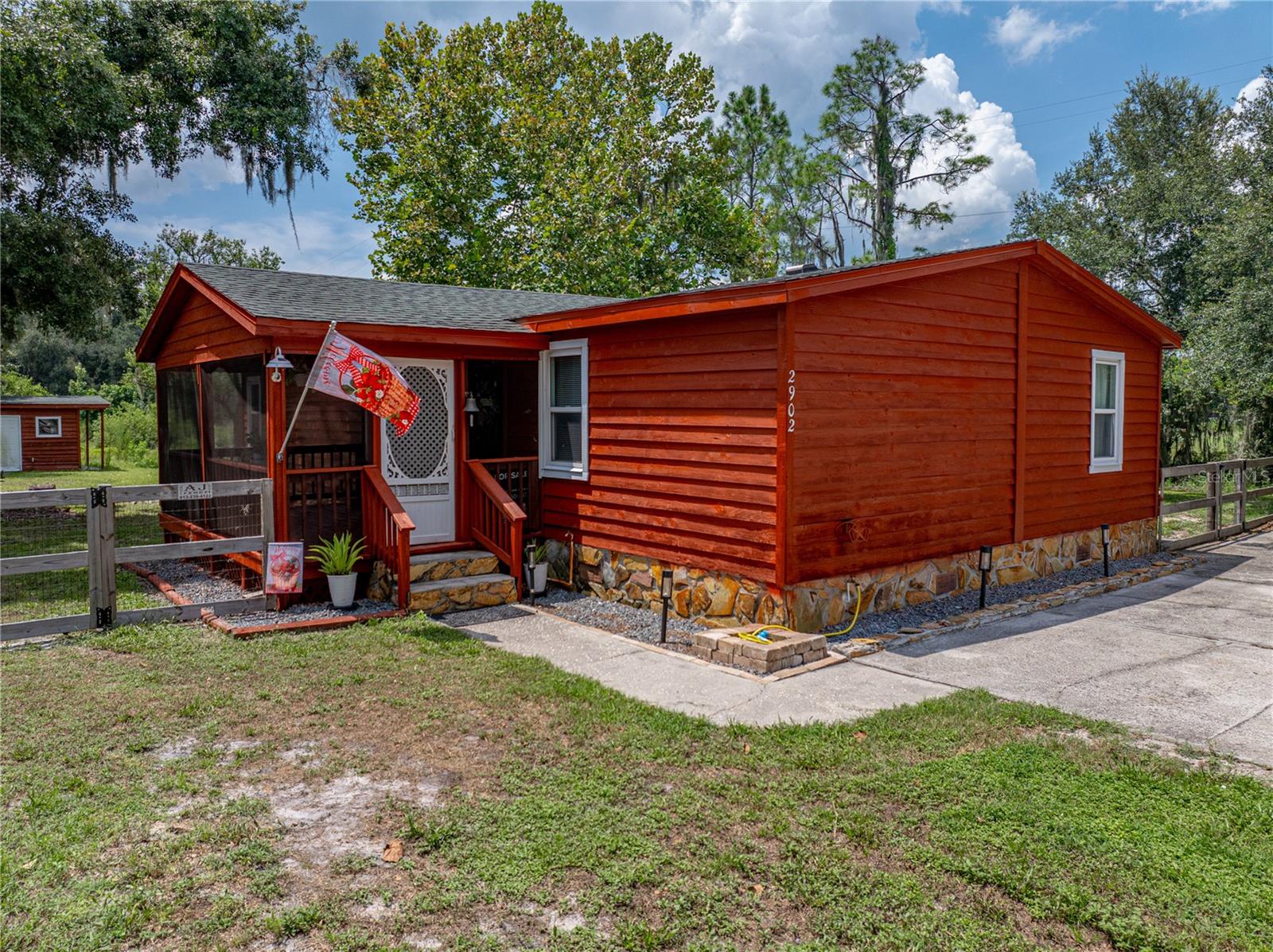 2902 E KNIGHTS GRIFFIN ROAD