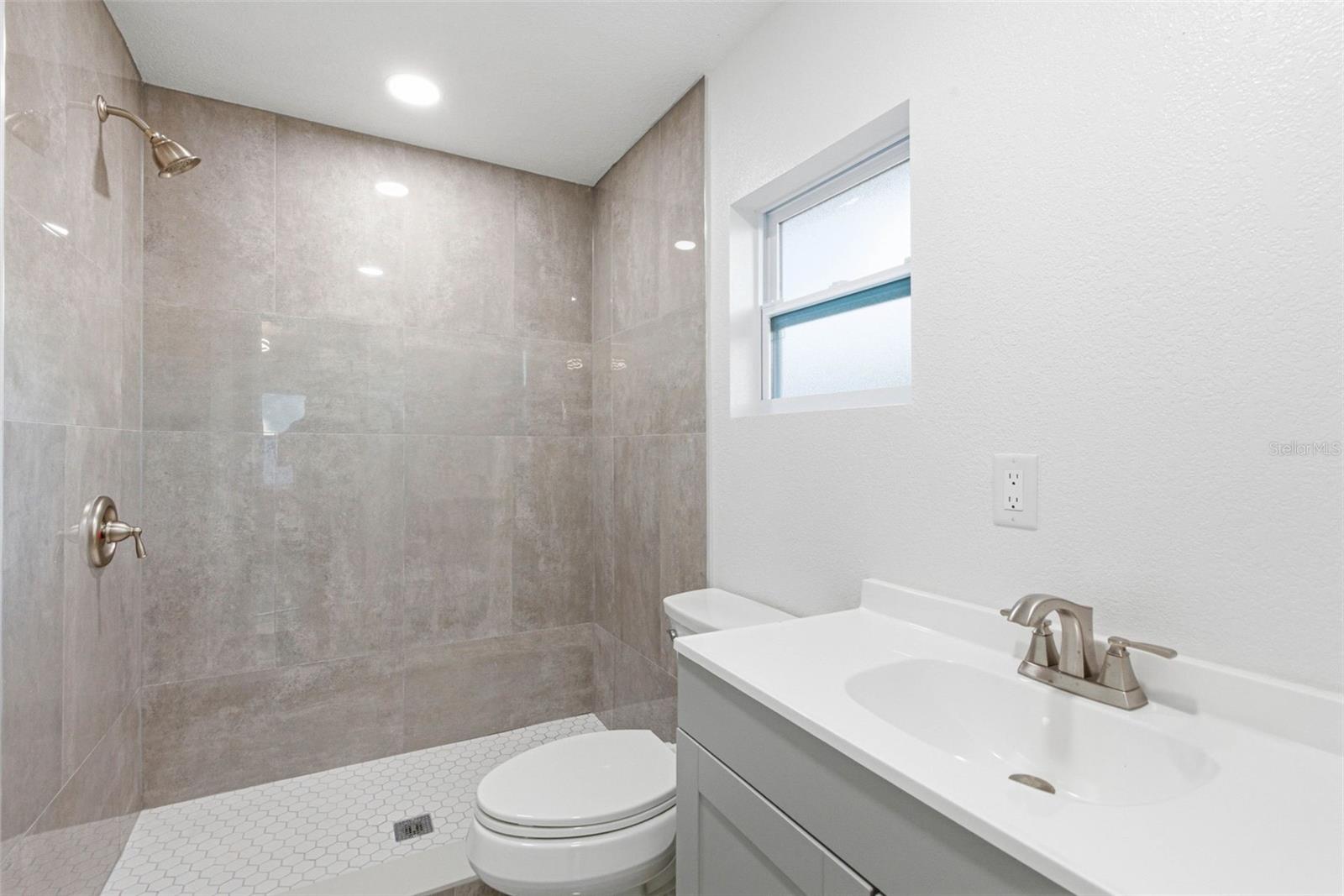 CLEWELL HEIGHTS - Residential