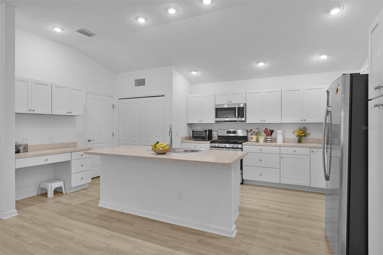 VILLAGES/WEST LAKE - Residential