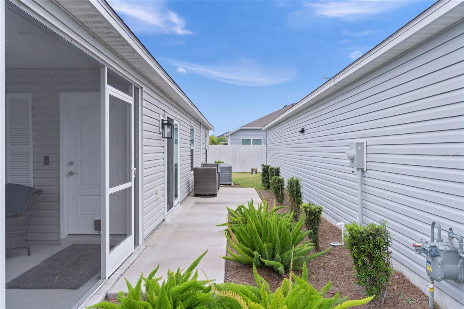 VILLAGES/WEST LAKE - Residential