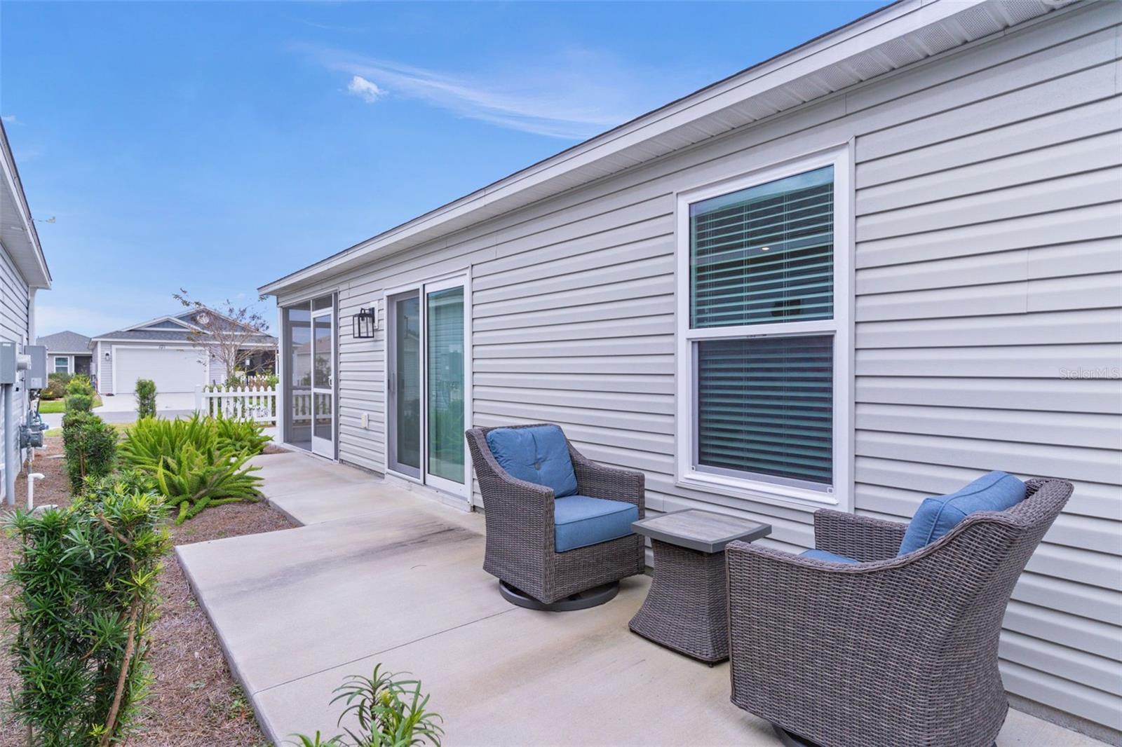 VILLAGES/WEST LAKE - Residential