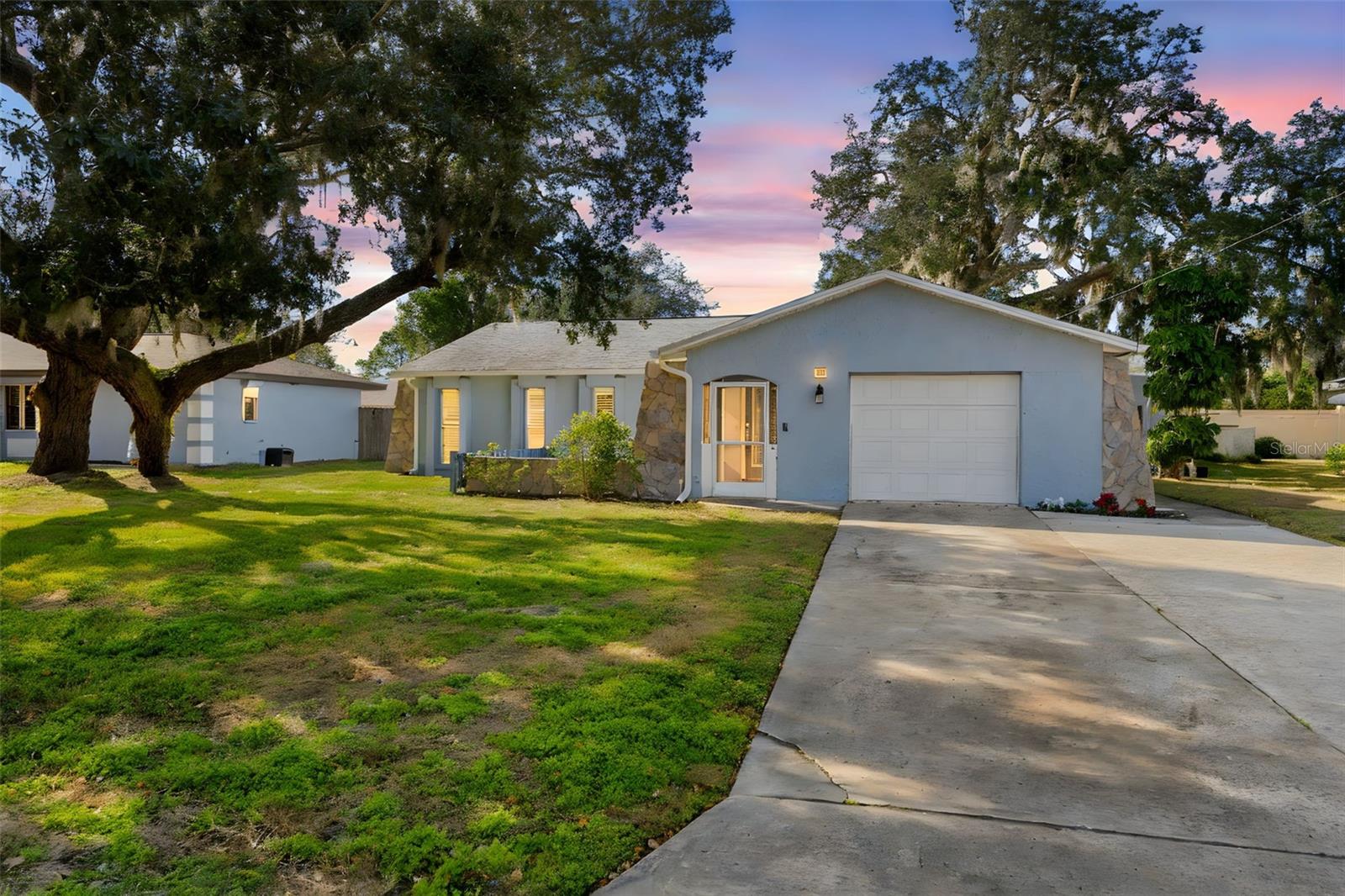 SPRING HILL - Residential