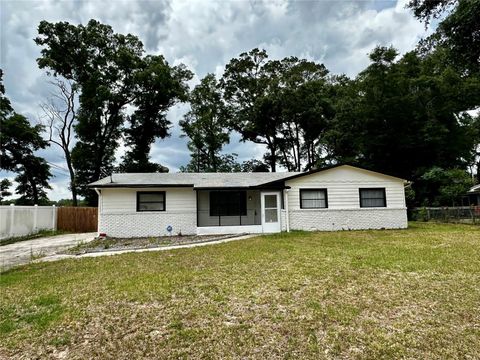 Photo of 3412 NE 22nd Court, Ocala, FL 34479 (MLS # OM724661)