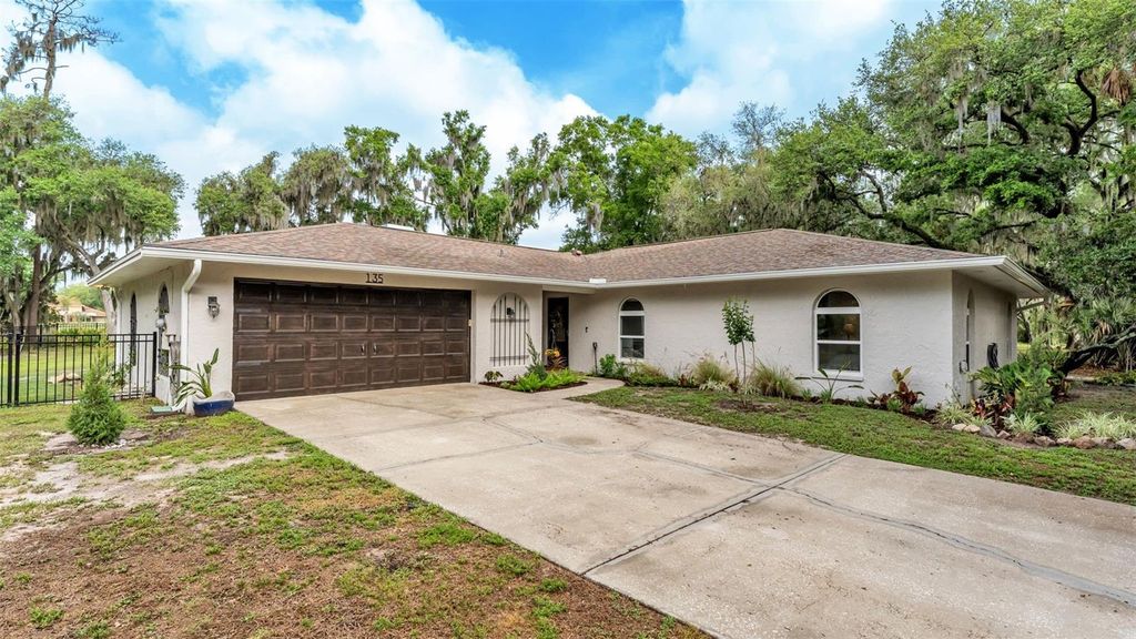 Photo of 135 Country Club Lane, Mulberry, FL 33860 (MLS # L4960923)