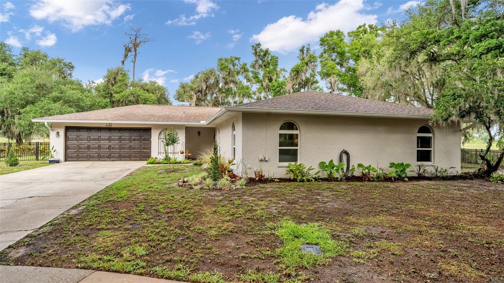 Photo of 135 Country Club Lane, Mulberry, FL 33860 (MLS # L4960923)