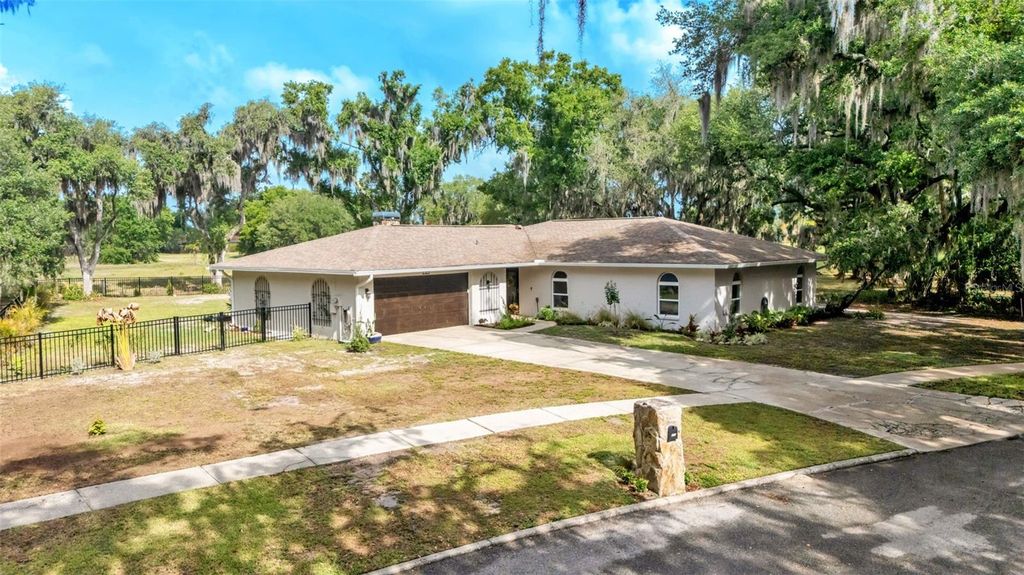 Photo of 135 Country Club Lane, Mulberry, FL 33860 (MLS # L4960923)