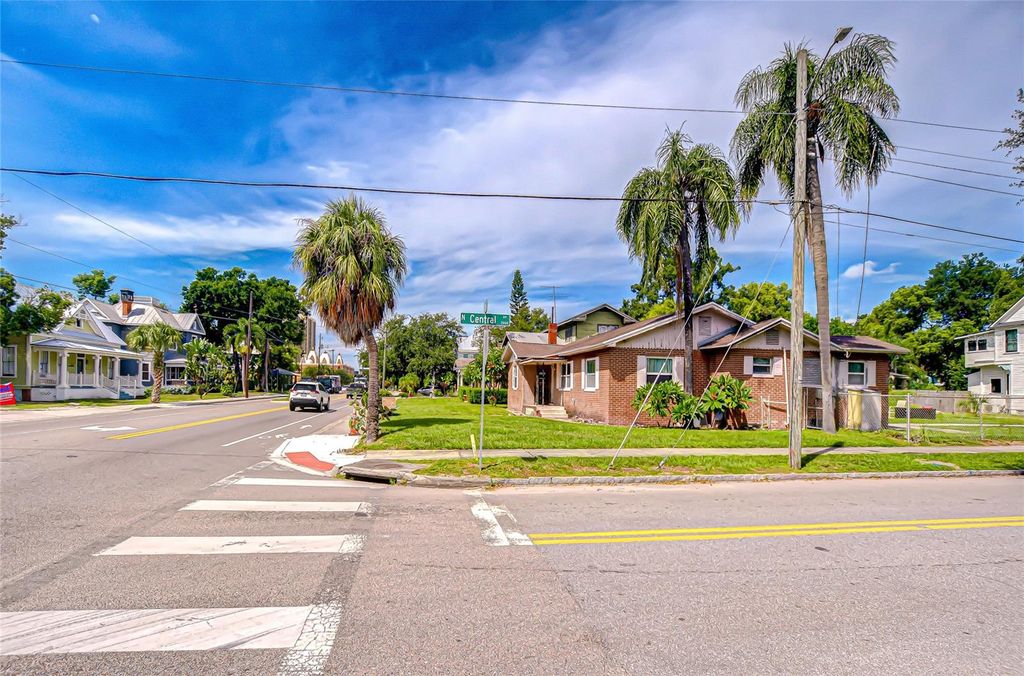 Photo of 408 E Palm Avenue, Tampa, FL 33602 (MLS # TB8432111)