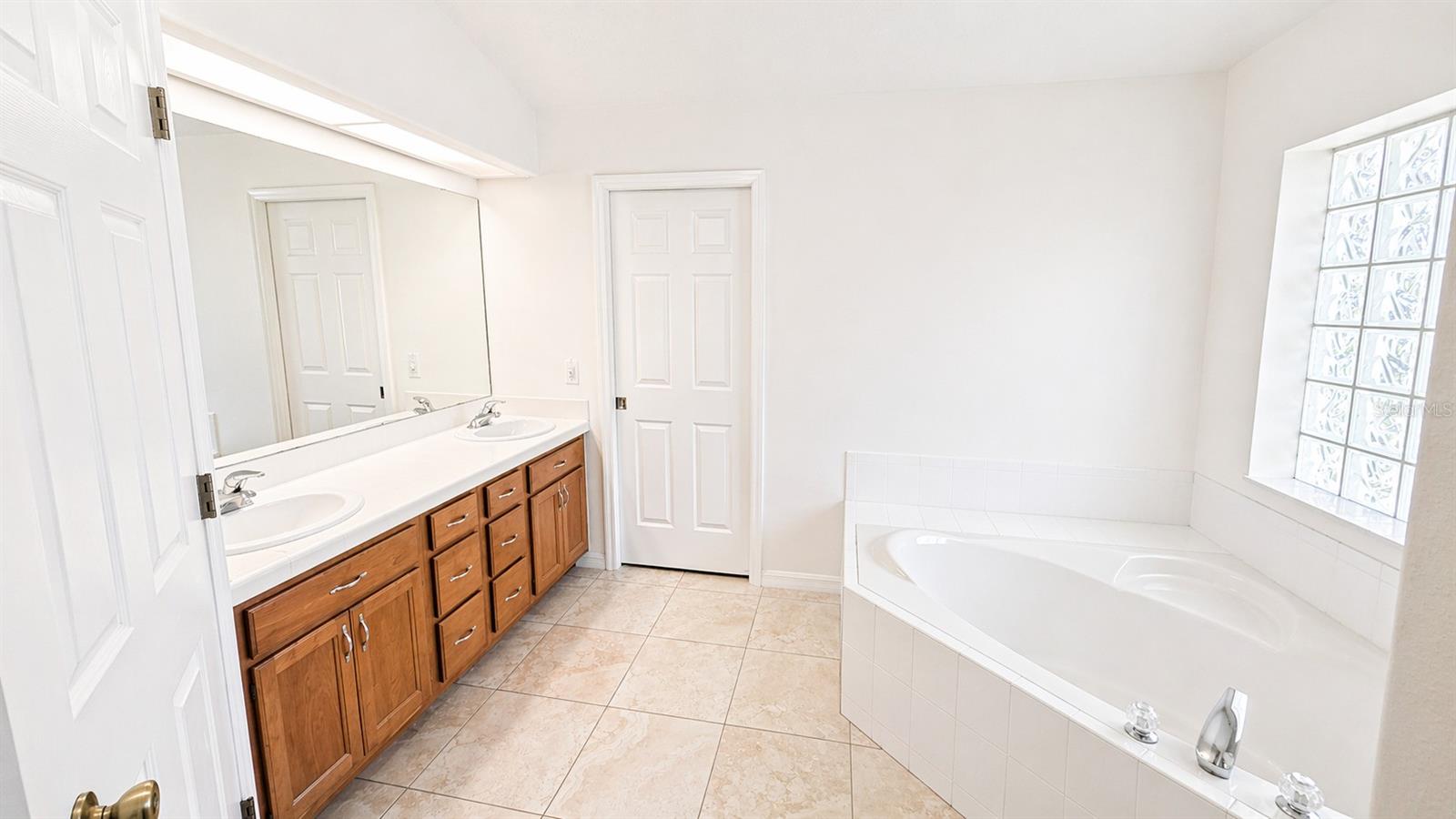 TAVARES ROYAL HARBOR PH 02 LT 179 - Residential