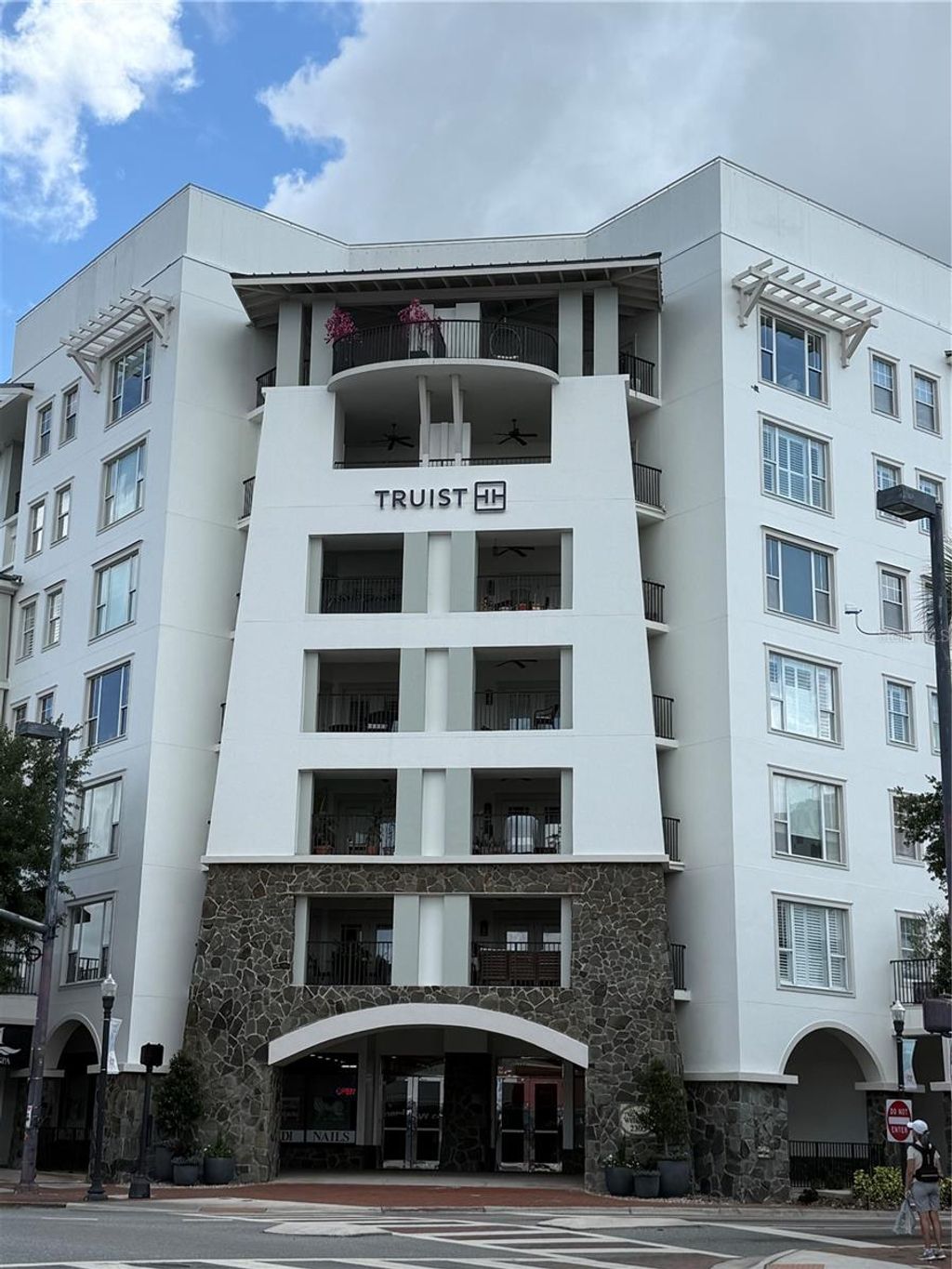 Photo of 2305 Edgewater Drive #1704, Orlando, FL 32804 (MLS # O6406609)