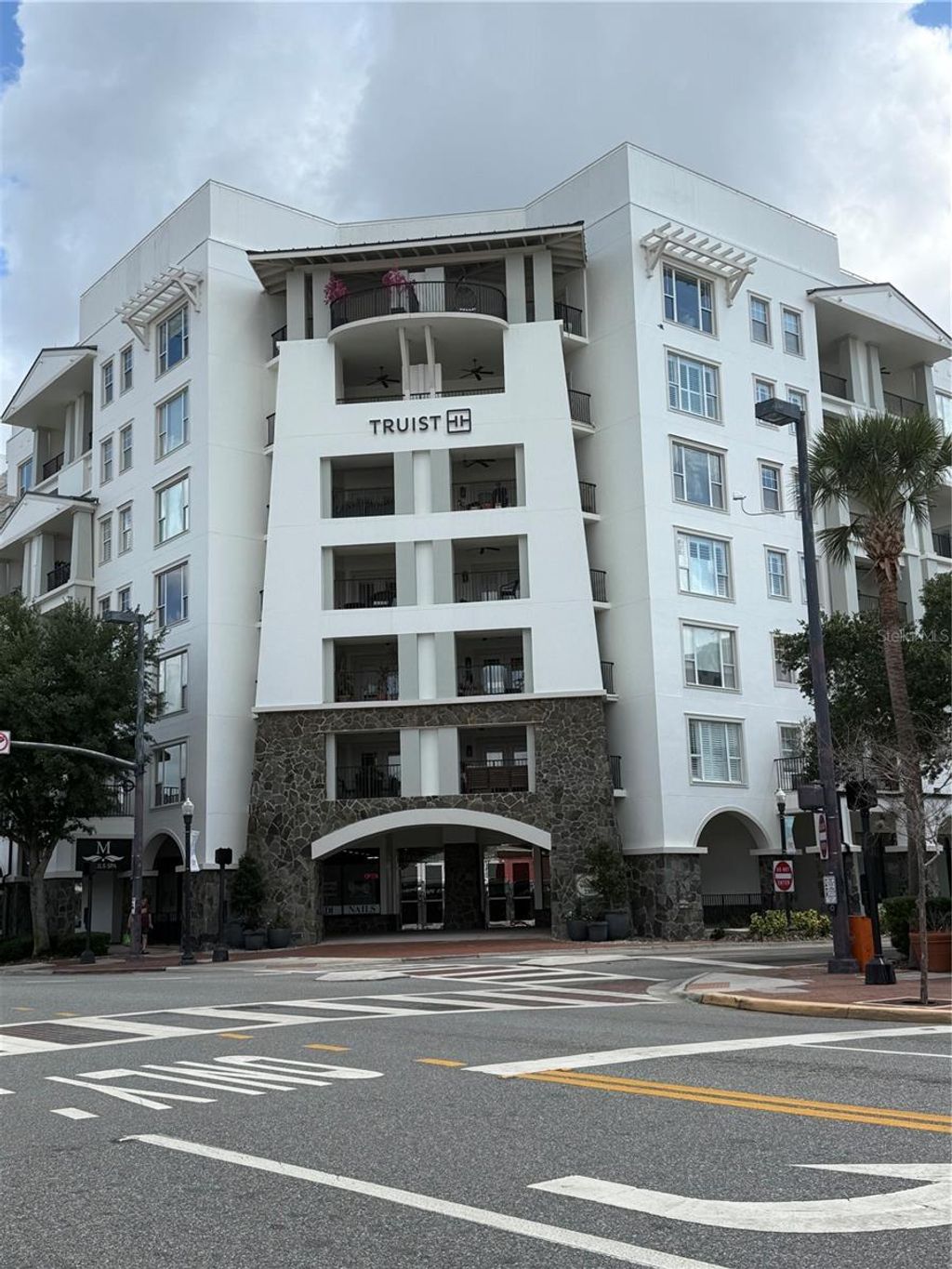 Photo of 2305 Edgewater Drive #1704, Orlando, FL 32804 (MLS # O6406609)