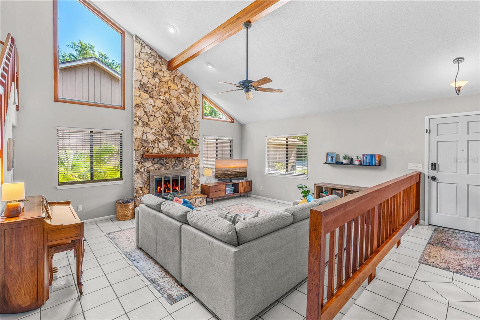 285 BAYRIDGE COURT