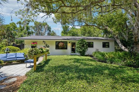 Photo of 1073 Central Street, Mount Dora, FL 32757 (MLS # G5111509)