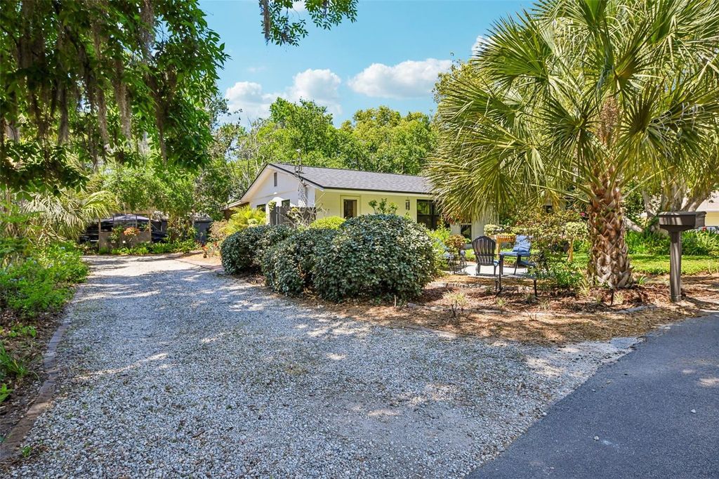 Photo of 1073 Central Street, Mount Dora, FL 32757 (MLS # G5111509)