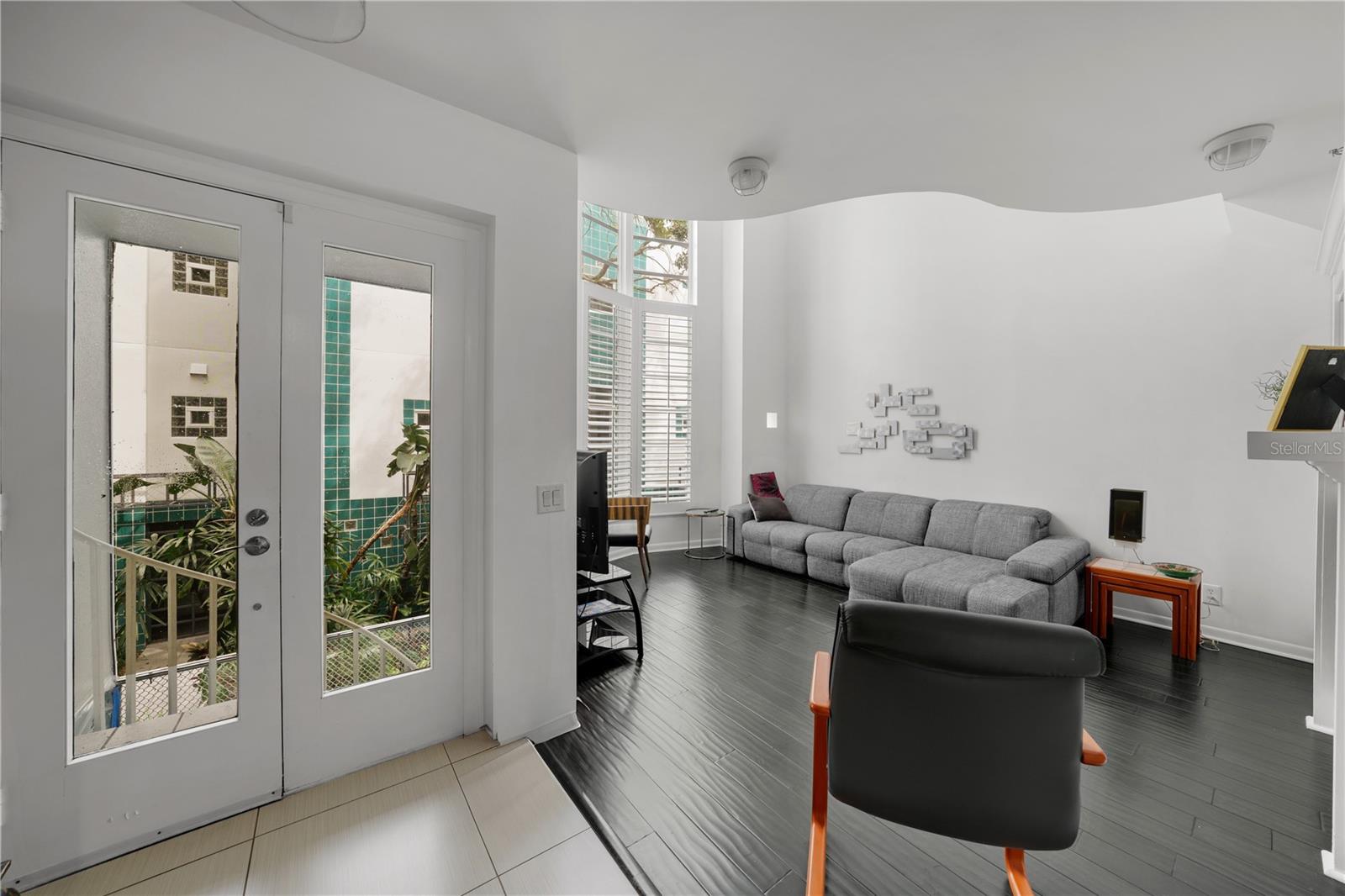 4950 BAYSHORE BOULEVARD 14