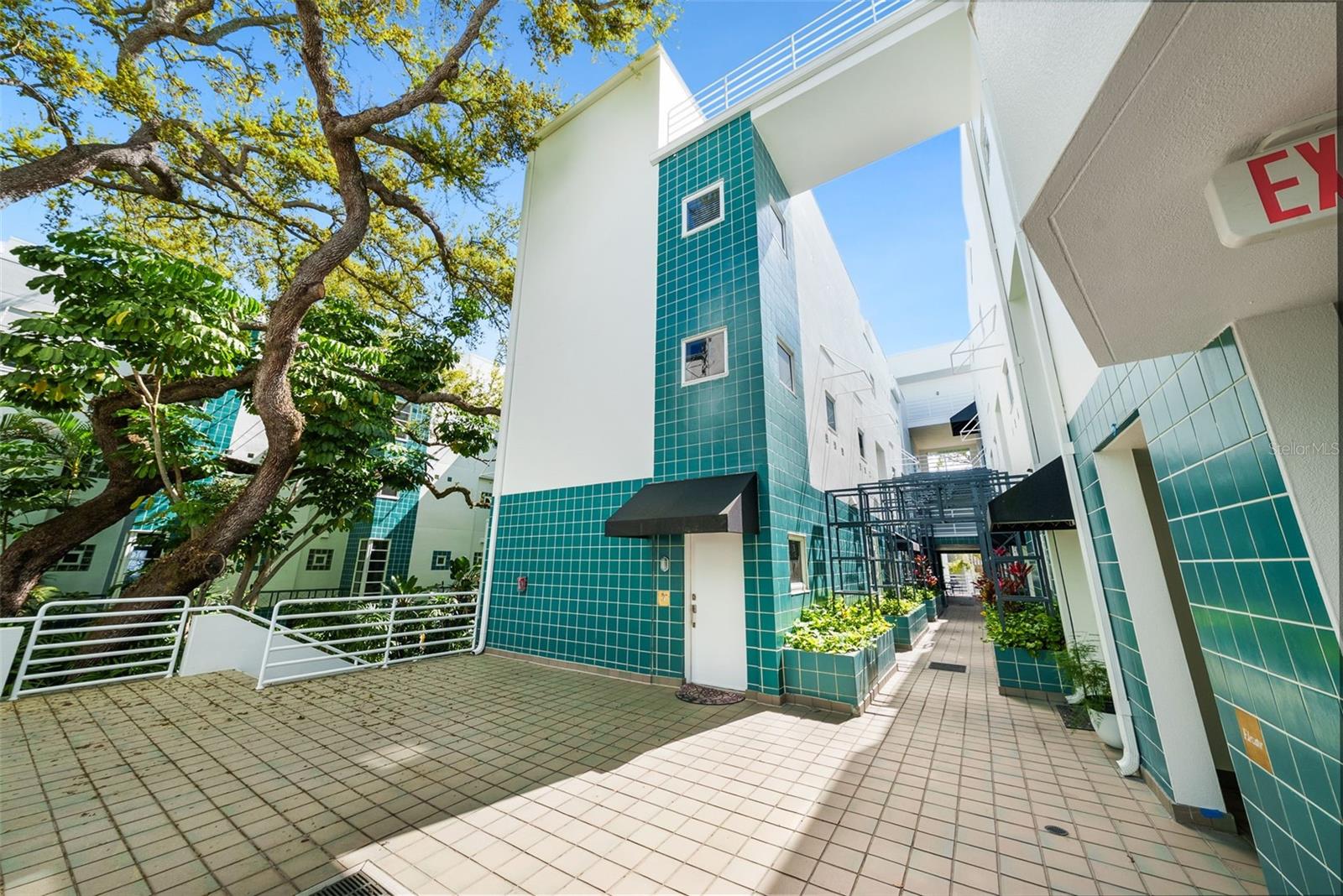 4950 BAYSHORE BOULEVARD 14