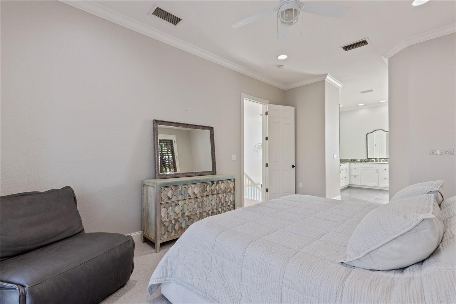 BAY ISLAND - Residential