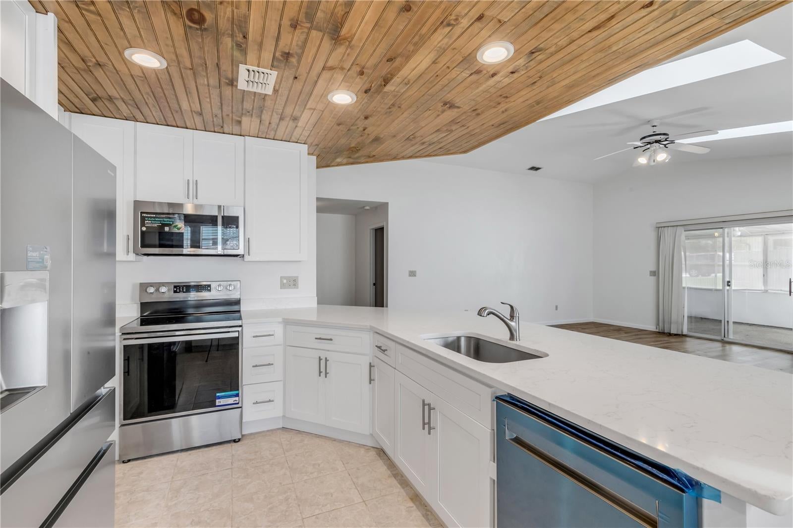 1870 QUEEN PALM DRIVE