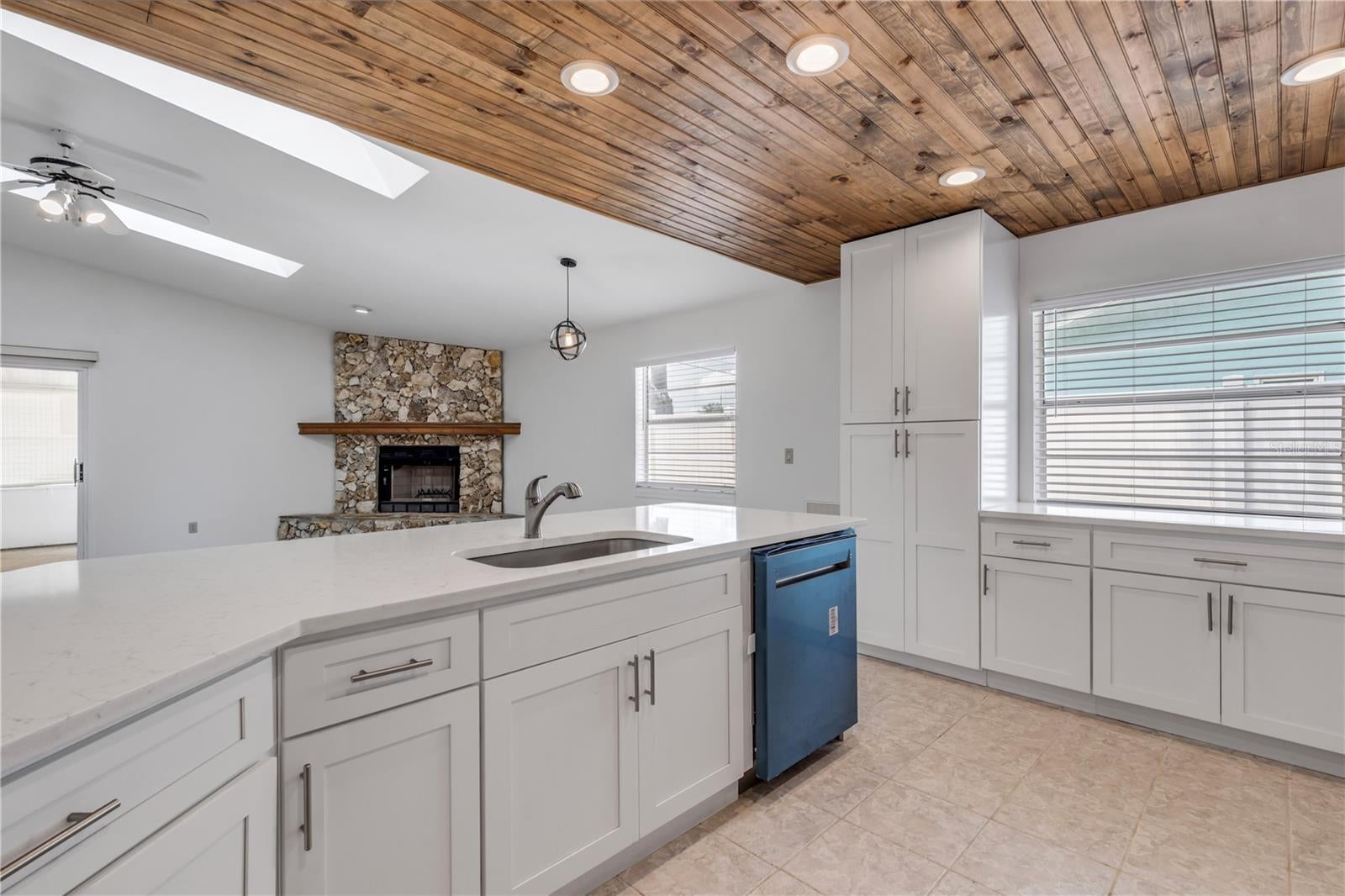 1870 QUEEN PALM DRIVE