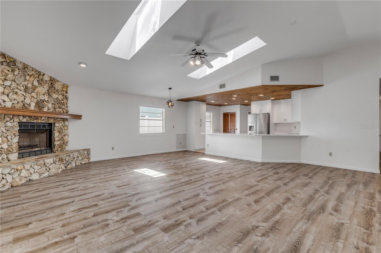 1870 QUEEN PALM DRIVE