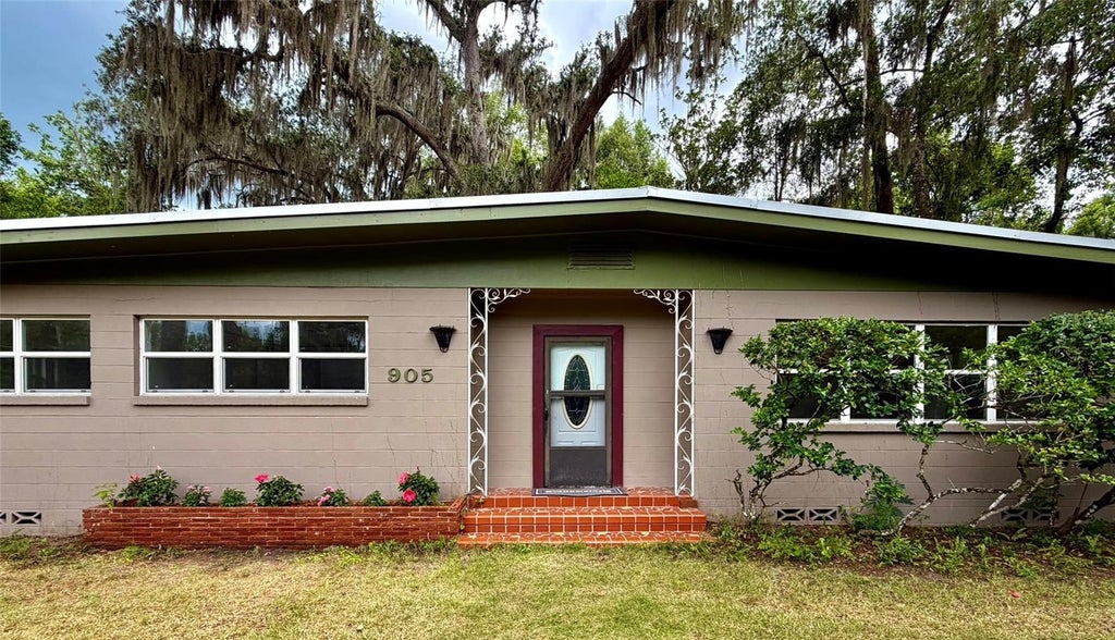 Photo of 905 NW 36th Avenue, Gainesville, FL 32609 (MLS # GC541749)