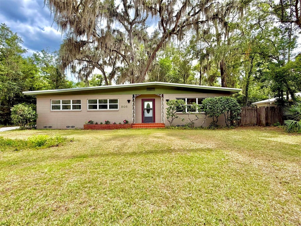 Photo of 905 NW 36th Avenue, Gainesville, FL 32609 (MLS # GC541749)