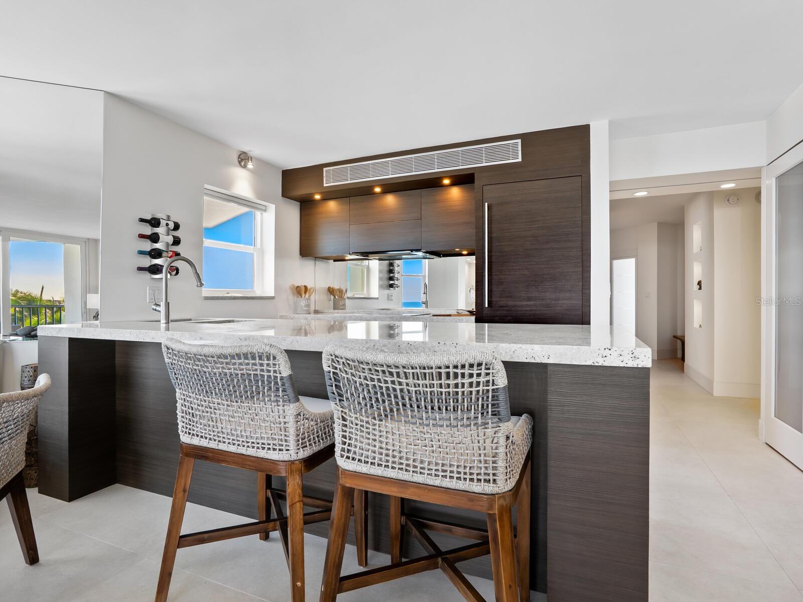 LIDO HARBOUR TOWERS - Residential