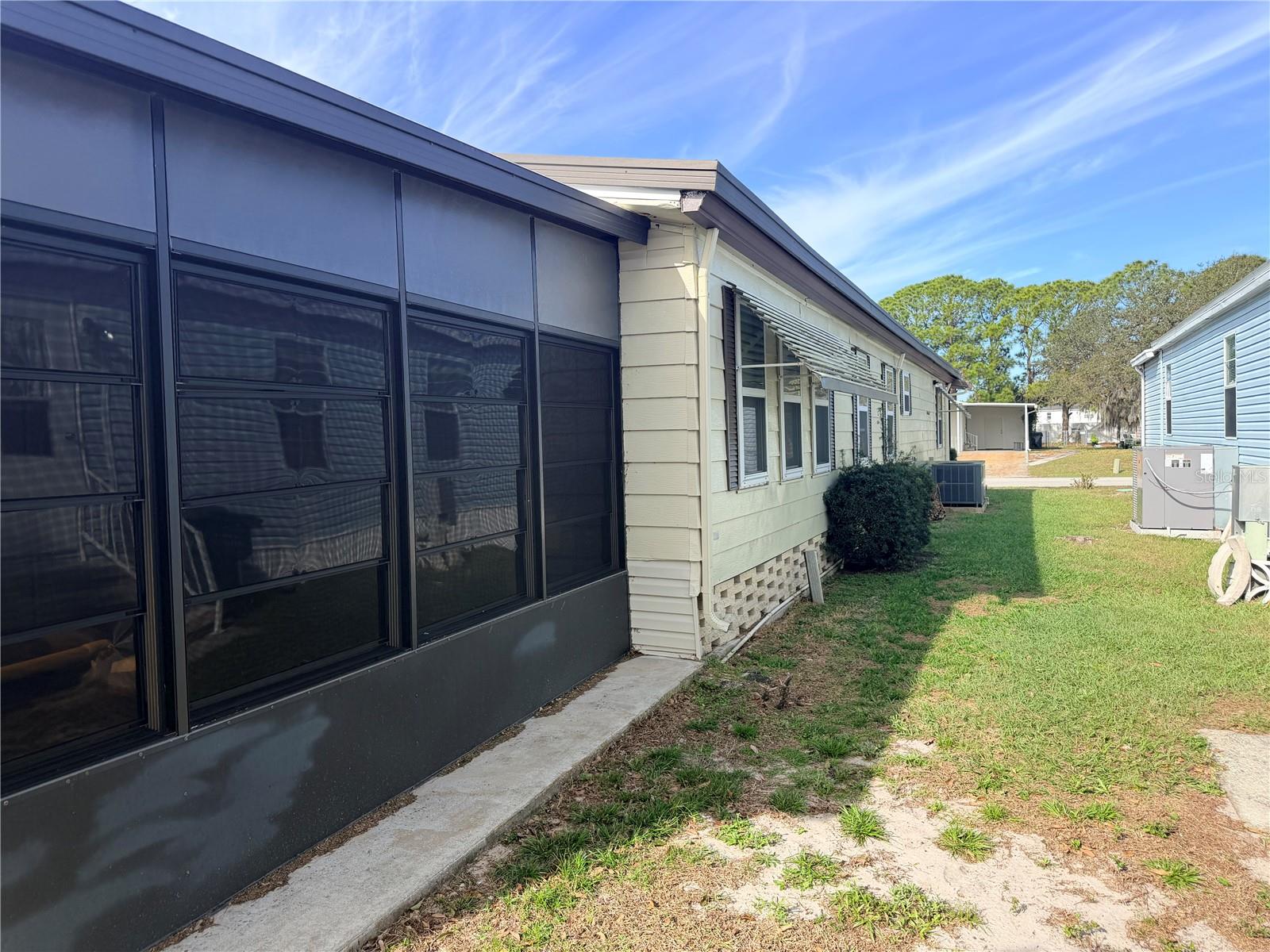 VILLAGE PARK - Residential