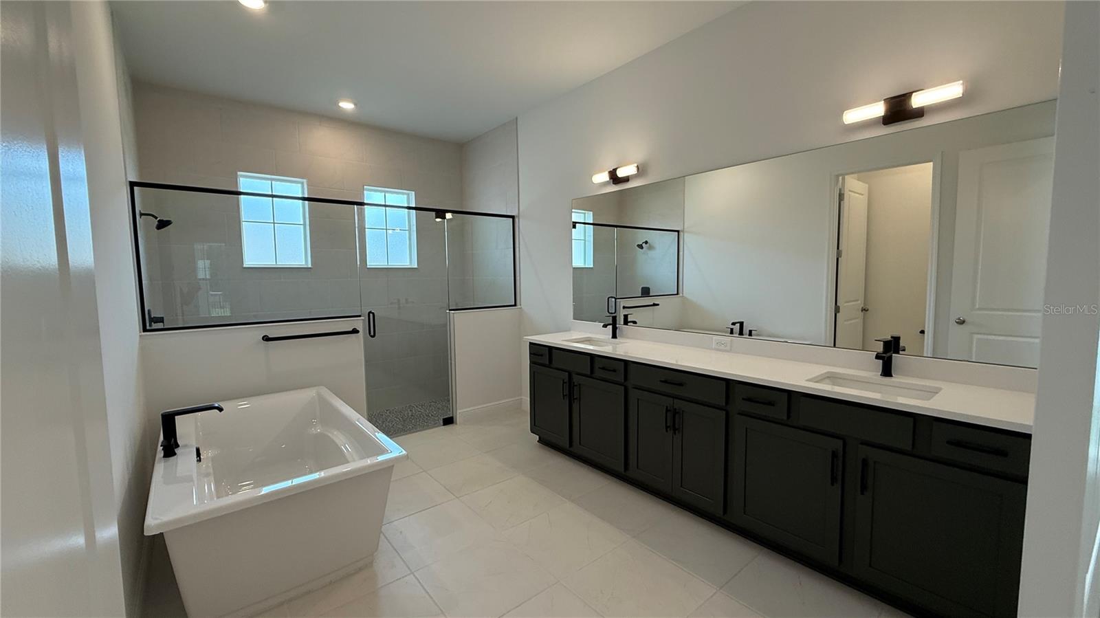 PALMS AT WINDERMERE - Residential Lease